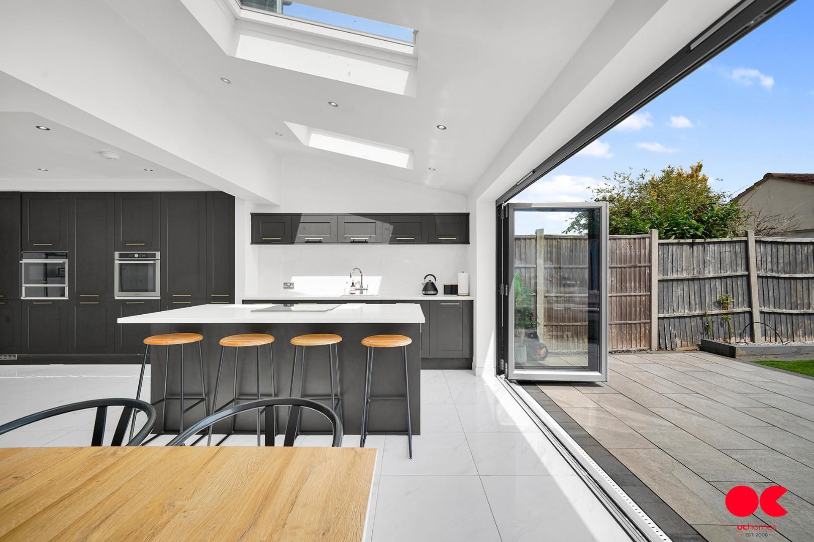 3 bed semi-detached house for sale in Parkside Avenue, Romford  - Property Image 11