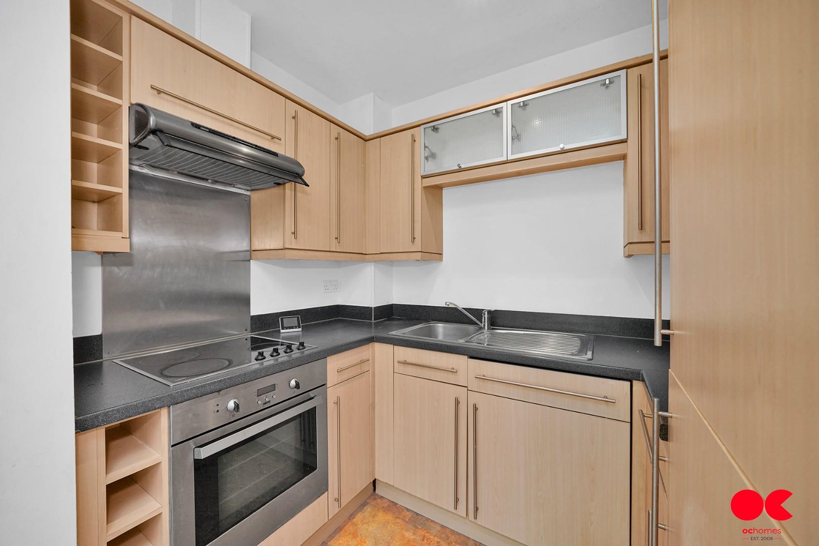 2 bed flat for sale in Stafford Avenue, Hornchurch  - Property Image 3