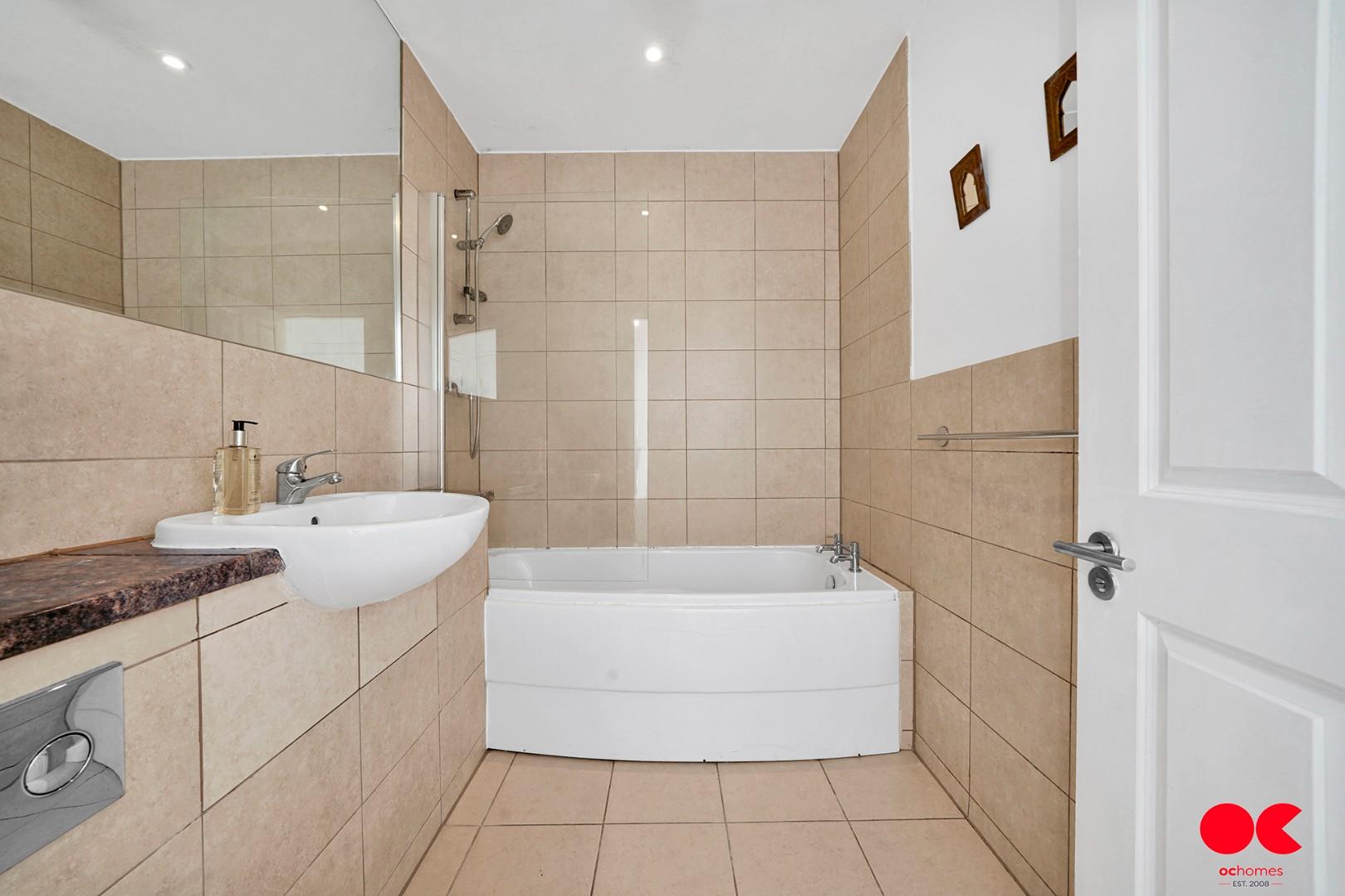 2 bed flat for sale in Stafford Avenue, Hornchurch  - Property Image 5