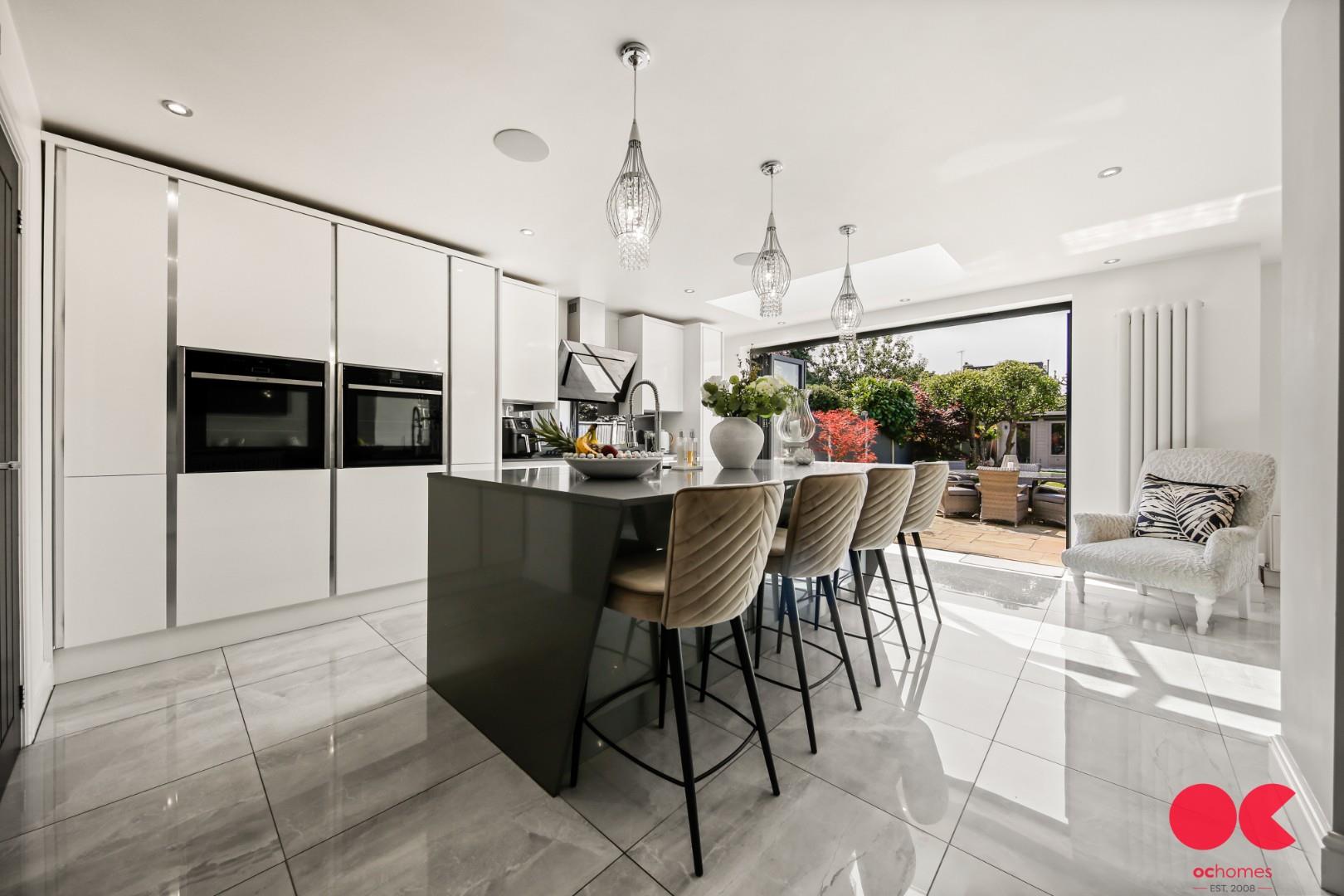4 bed semi-detached house for sale in Woodlands Road, Romford  - Property Image 2