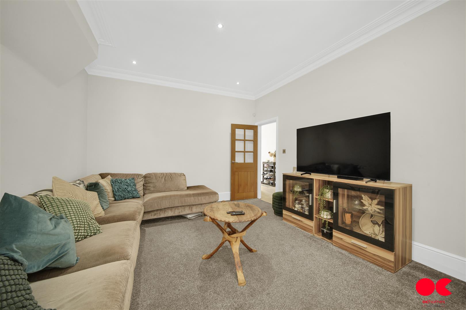4 bed semi-detached house for sale in Park Avenue, Ilford  - Property Image 4