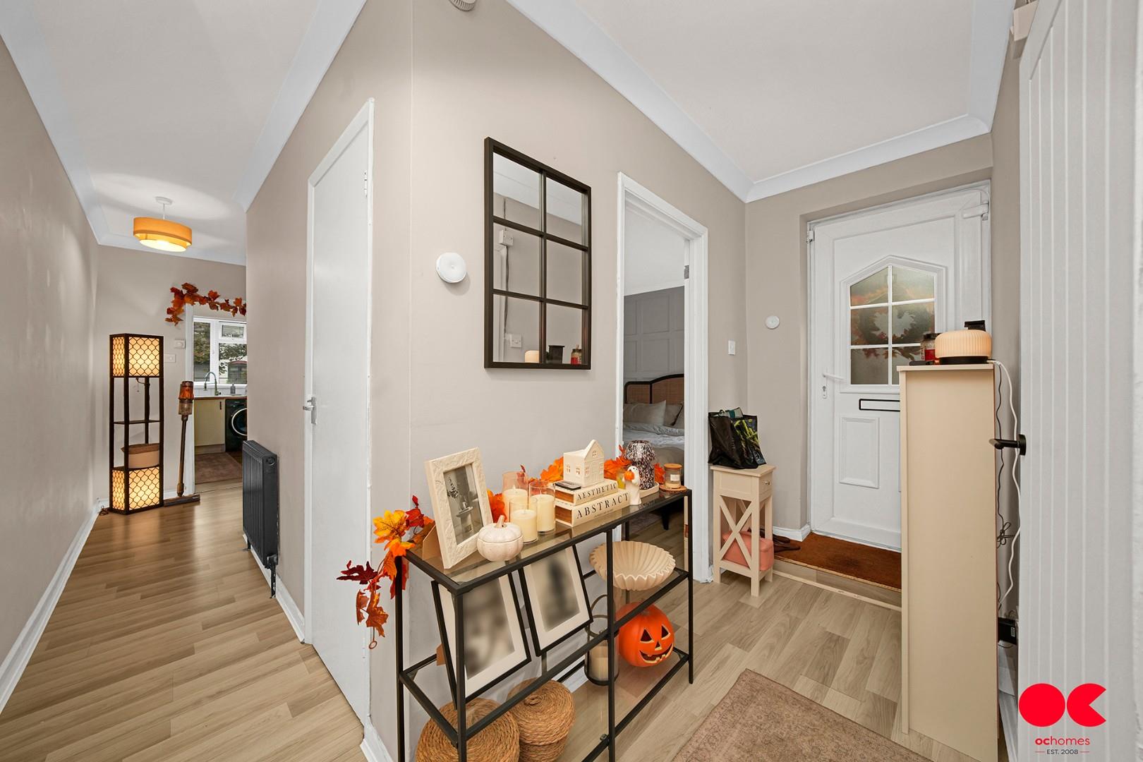 2 bed flat for sale in Main Road, Gidea Park  - Property Image 6