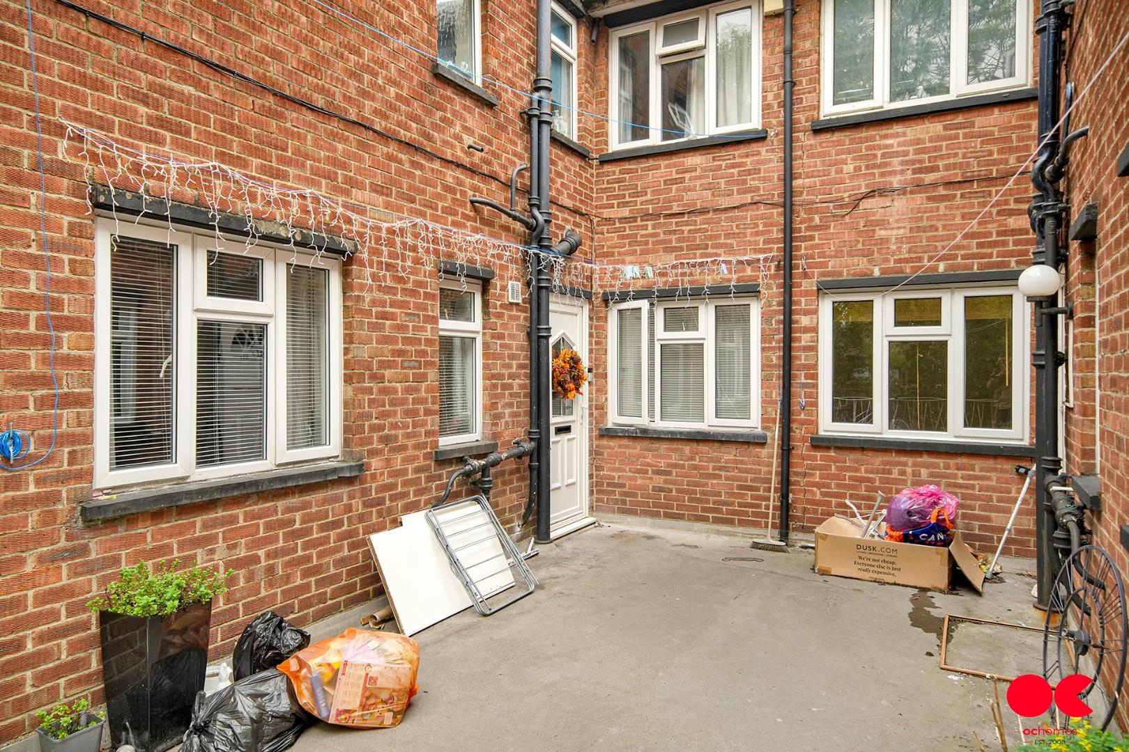 2 bed flat for sale in Main Road, Gidea Park  - Property Image 18