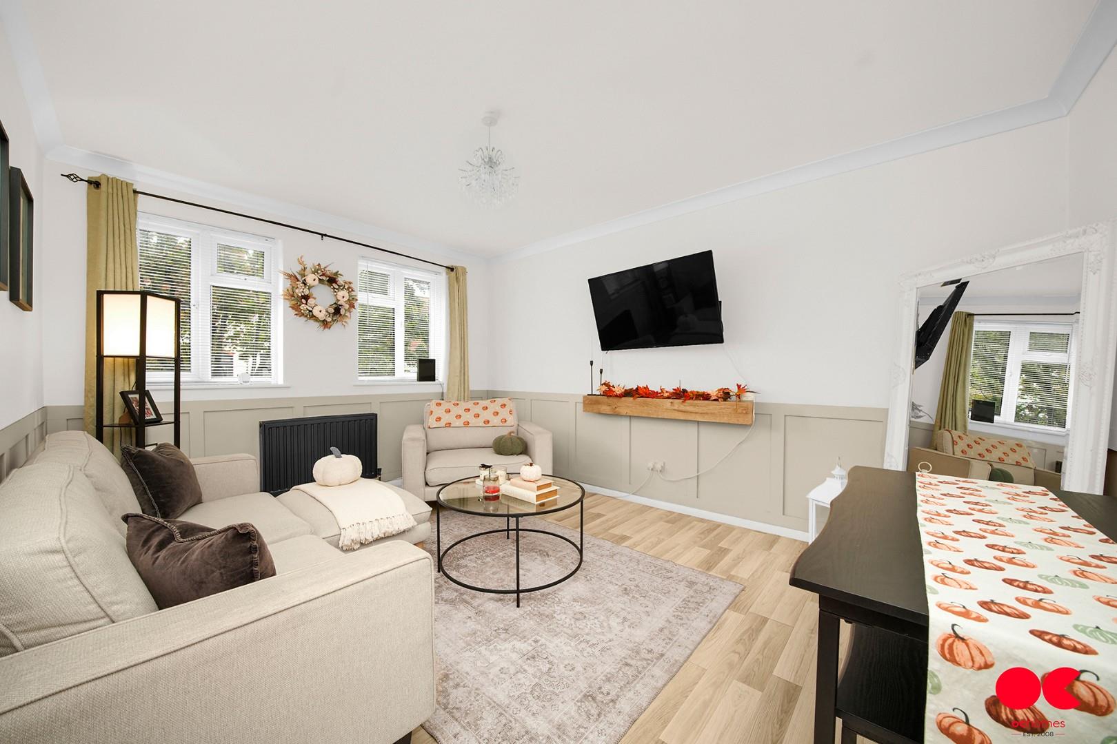 2 bed flat for sale in Main Road, Gidea Park - Property Image 1