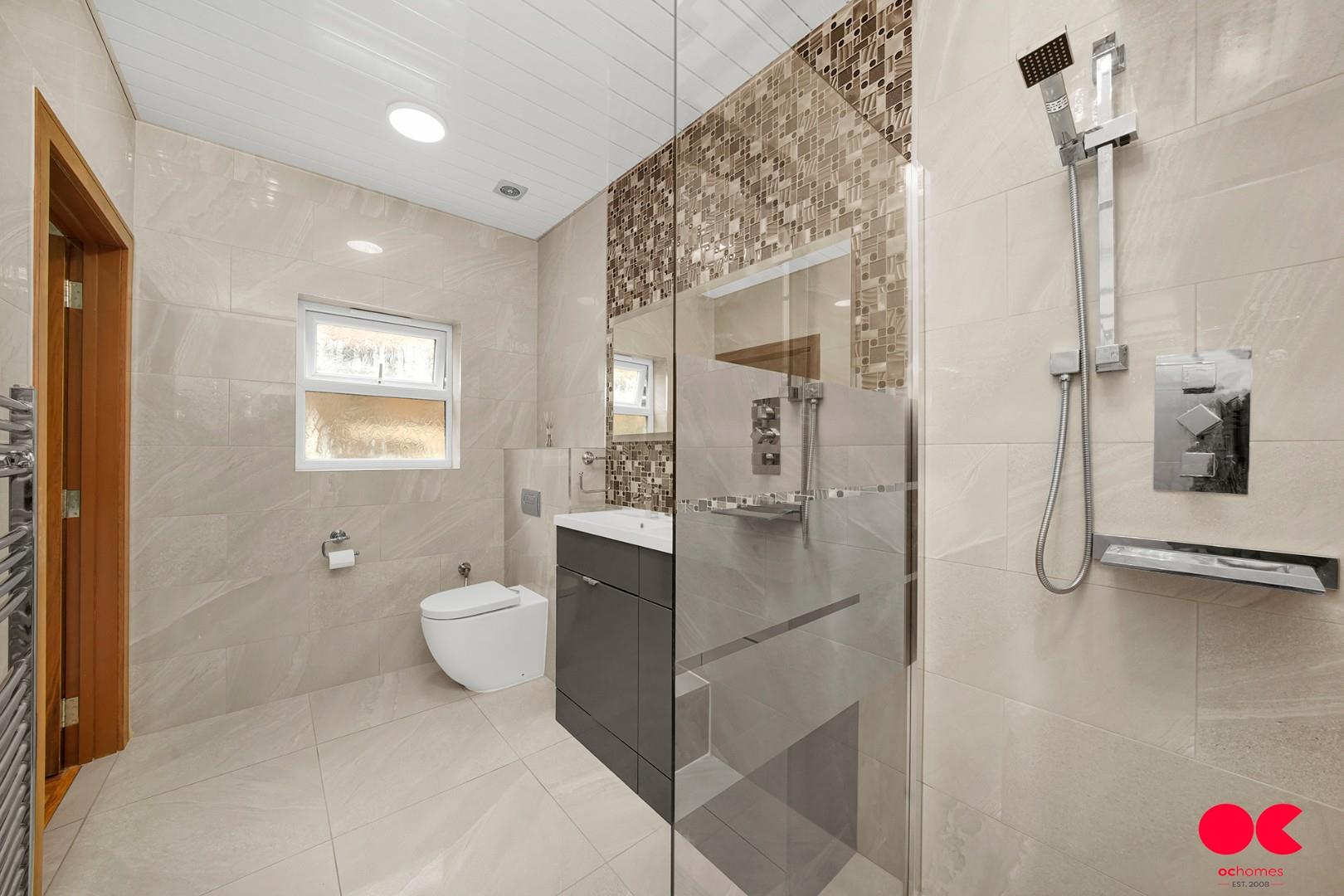Studio flat to rent in Wych Elm Road, Hornchurch  - Property Image 7