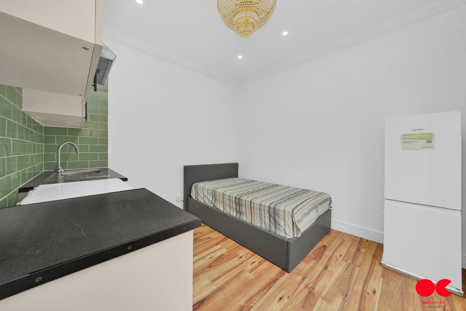 Studio flat to rent in Wych Elm Road, Hornchurch  - Property Image 5