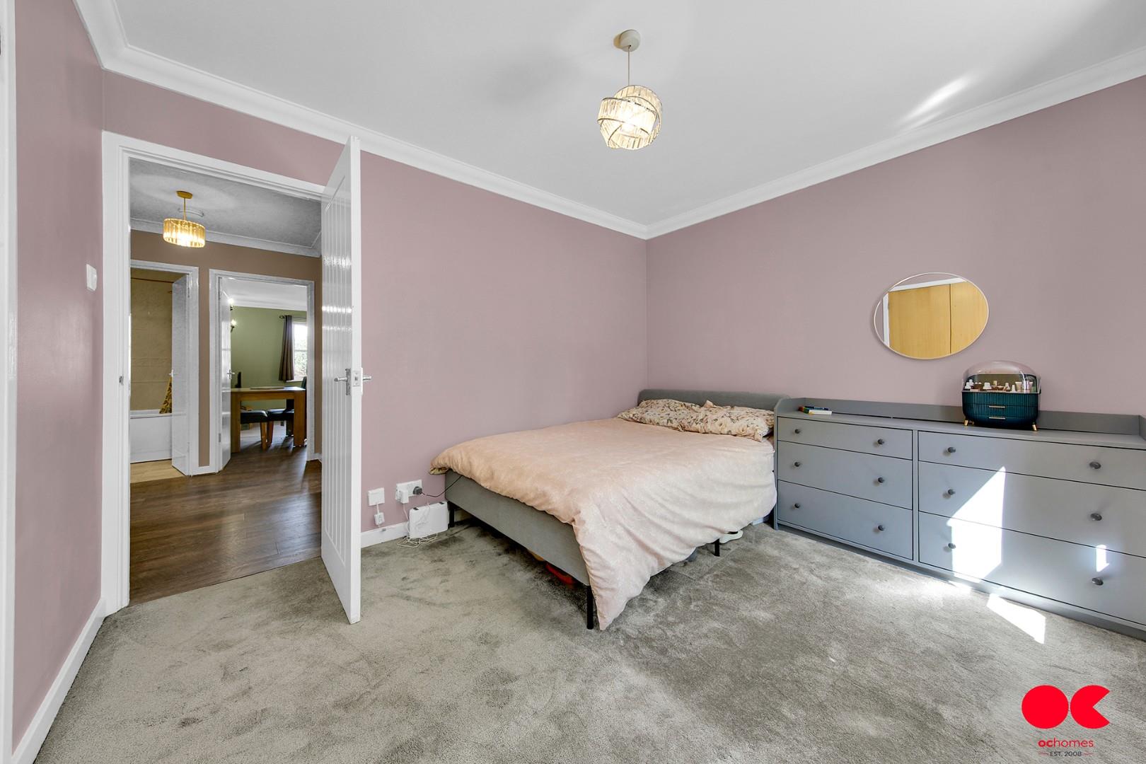 2 bed flat for sale in Monkwood Close, Romford  - Property Image 8