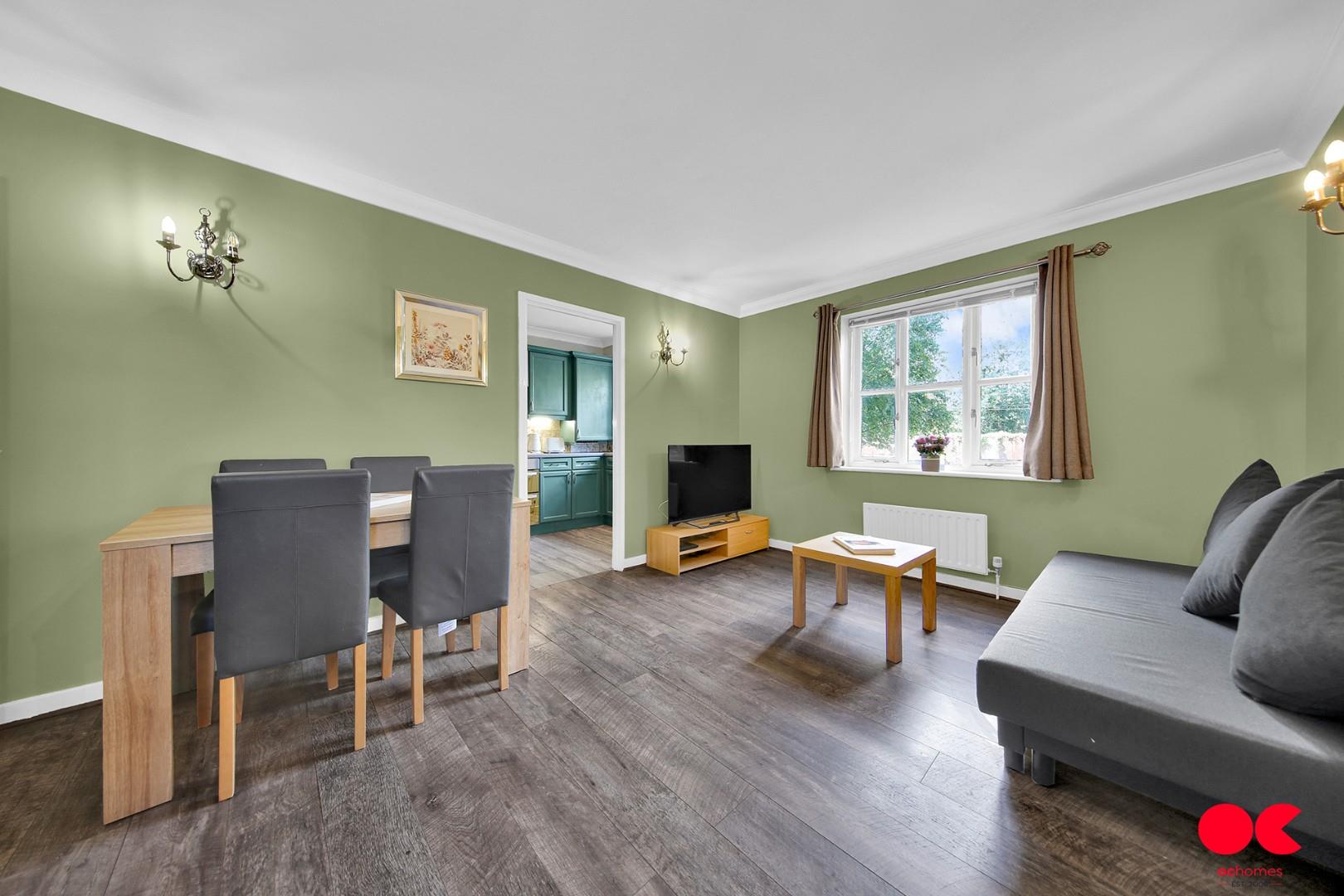 2 bed flat for sale in Monkwood Close, Romford  - Property Image 15