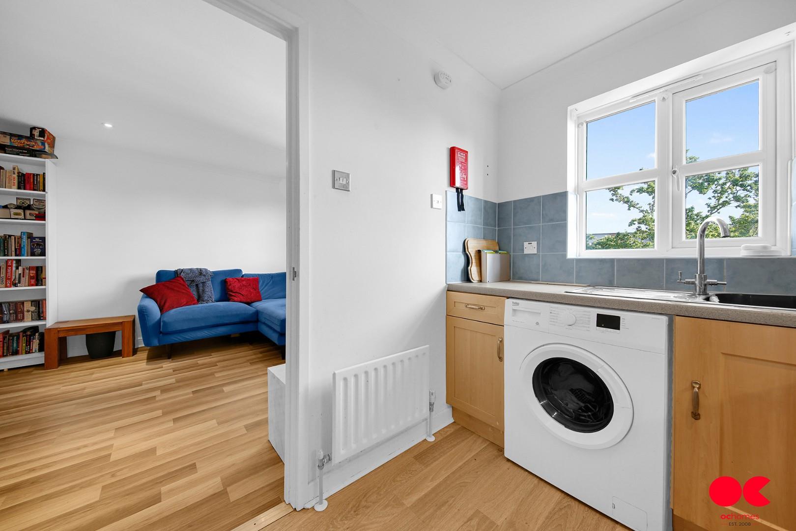 2 bed flat for sale in Monkwood Close, Romford  - Property Image 11