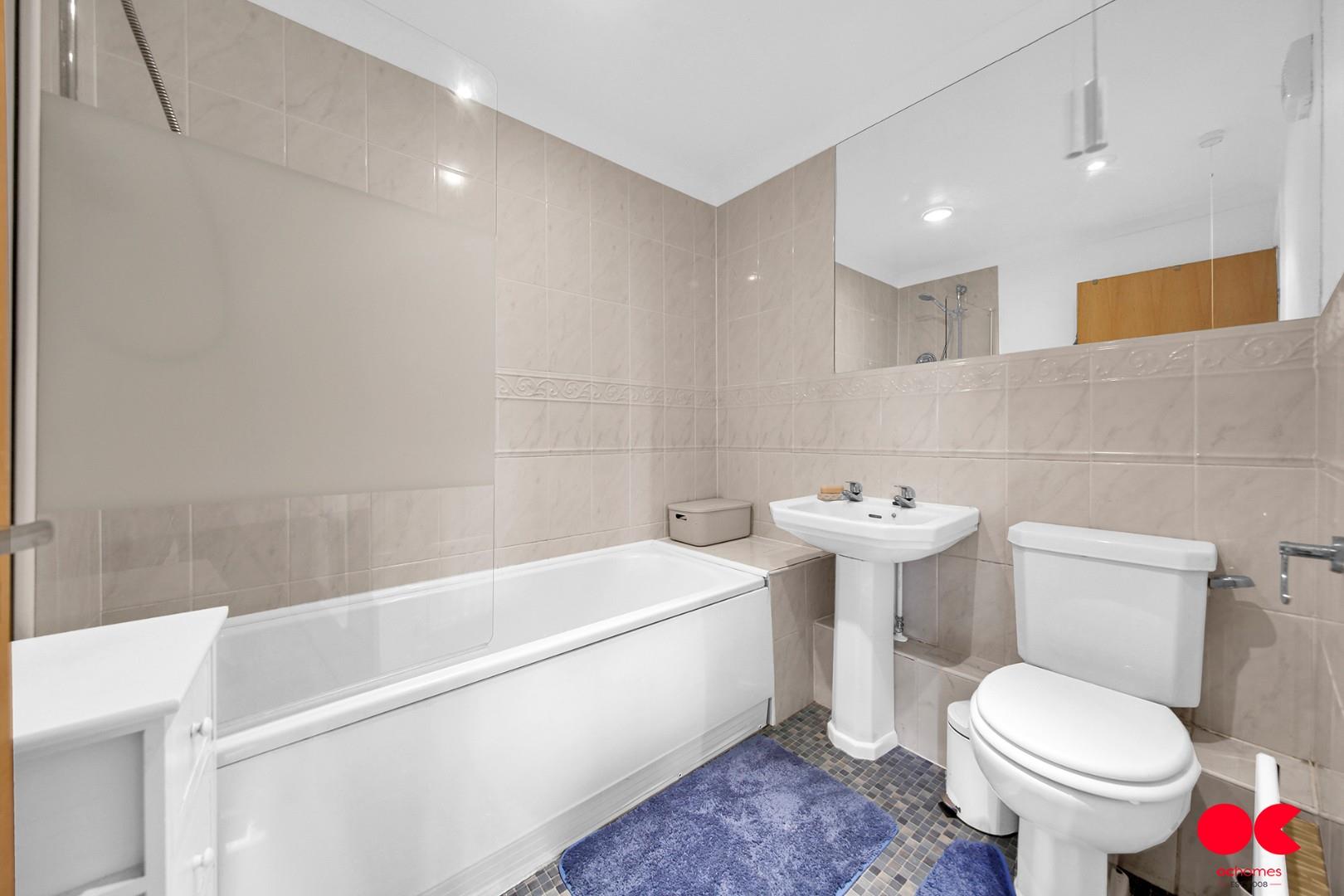 2 bed flat for sale in Monkwood Close, Romford  - Property Image 4