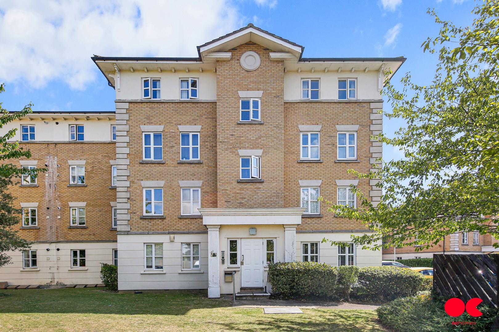 2 bed flat for sale in Monkwood Close, Romford, RM1