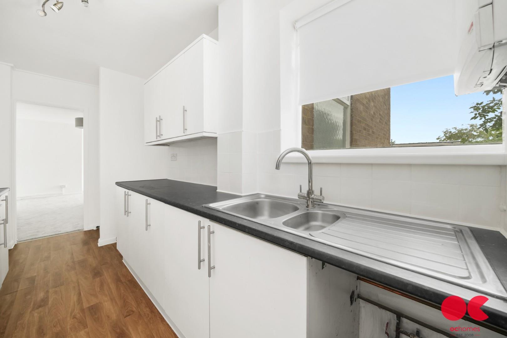 2 bed flat to rent in Ferguson Court, Gidea Park  - Property Image 2