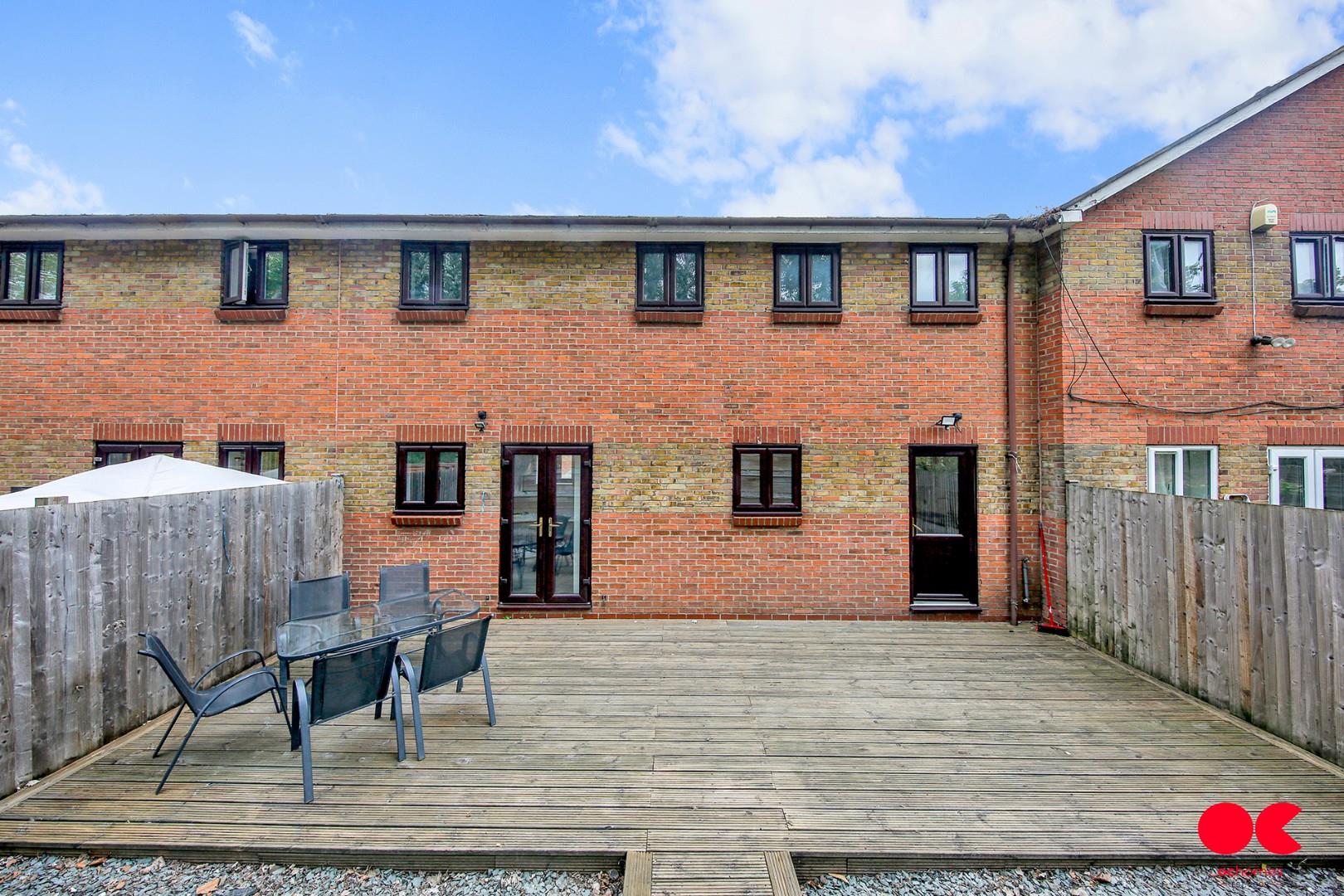 3 bed terraced house to rent in Athol Square, Poplar  - Property Image 11