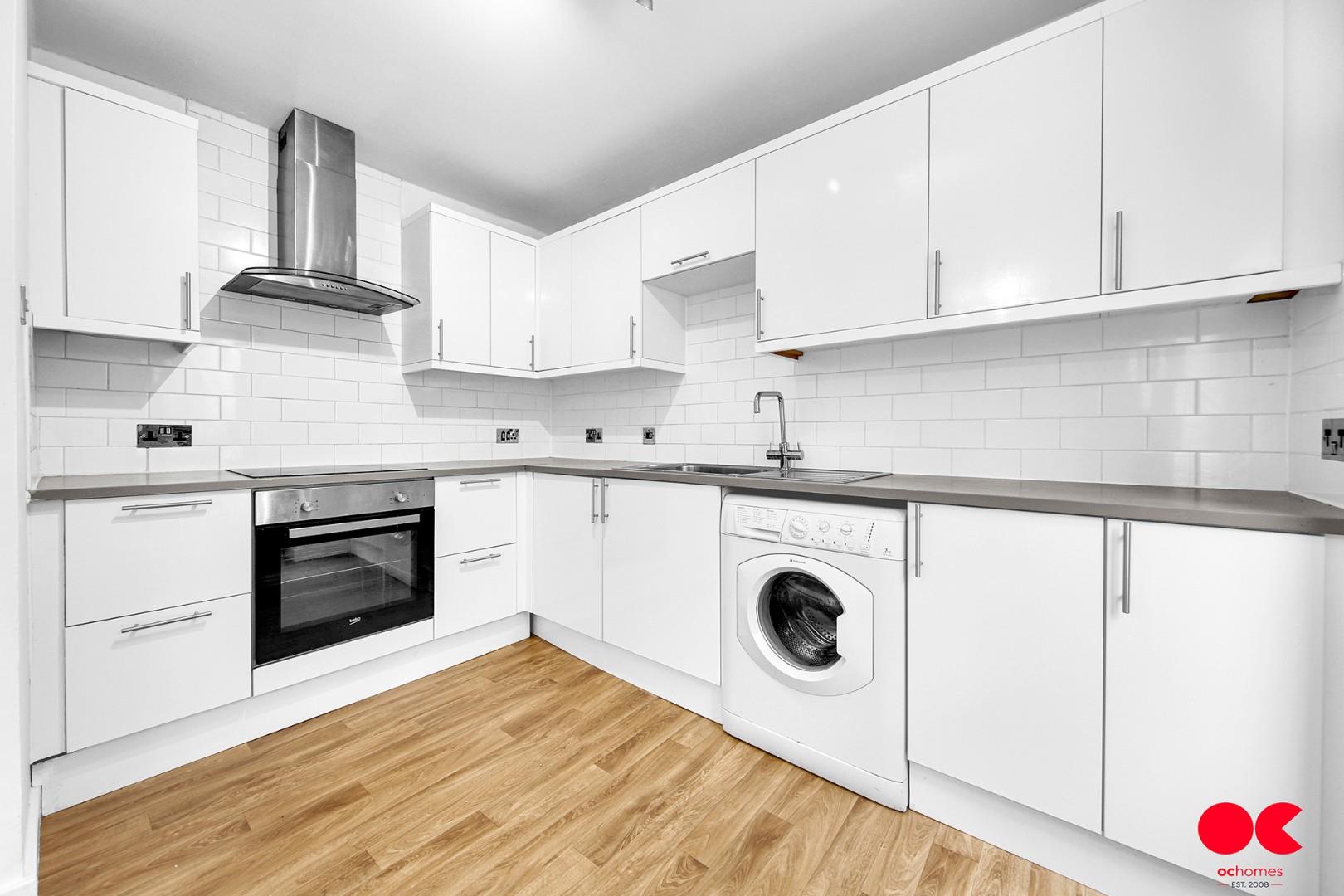 3 bed terraced house to rent in Athol Square, Poplar  - Property Image 3