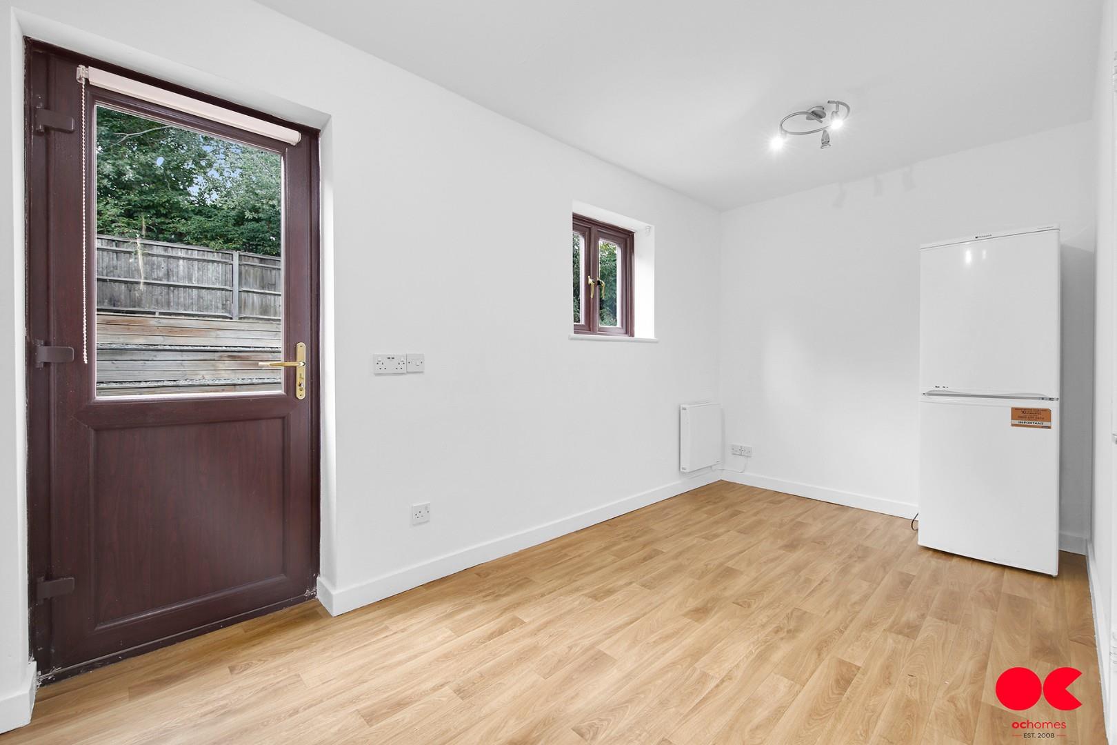 3 bed terraced house to rent in Athol Square, Poplar  - Property Image 22