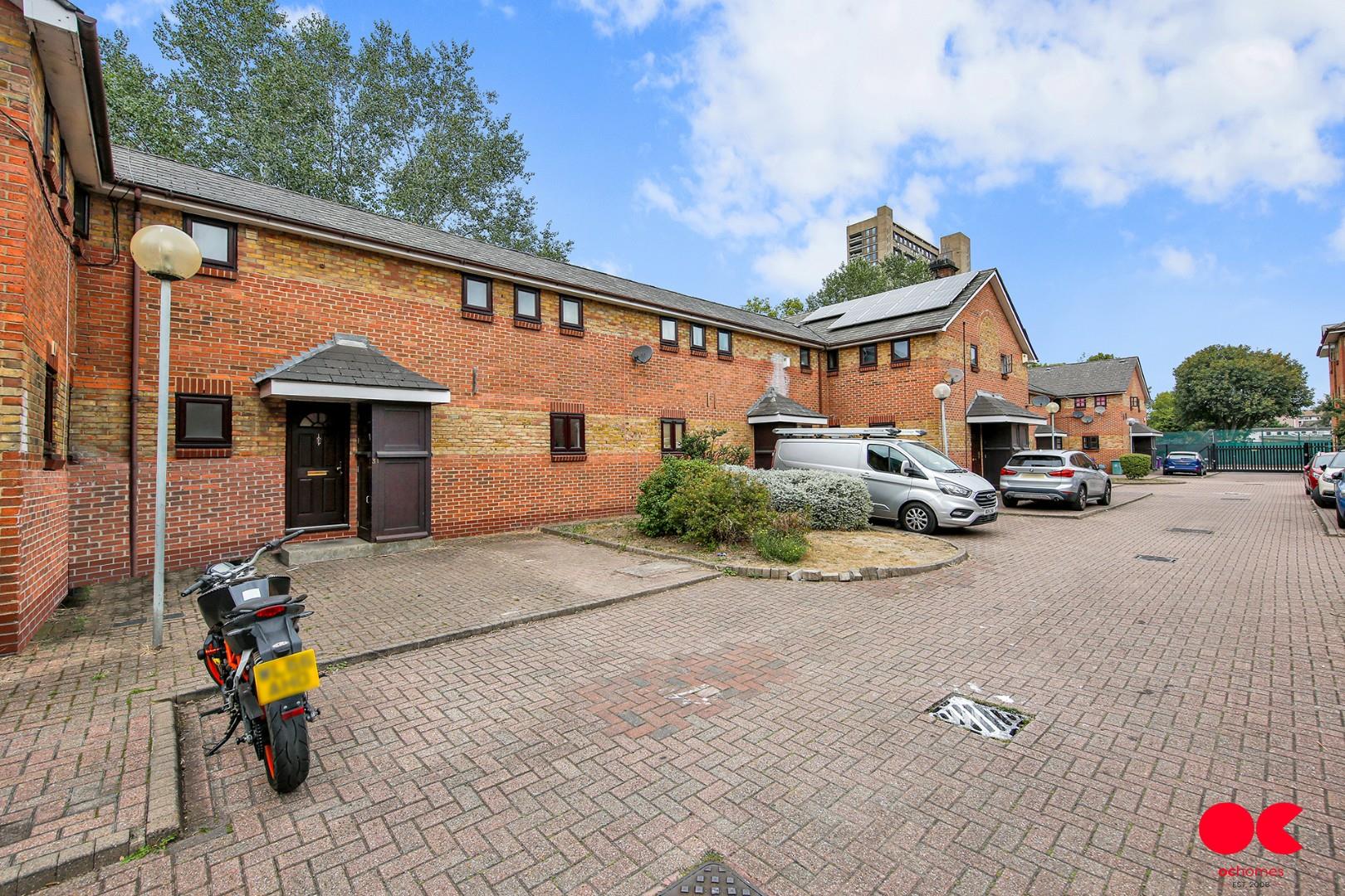 3 bed terraced house to rent in Athol Square, Poplar  - Property Image 25