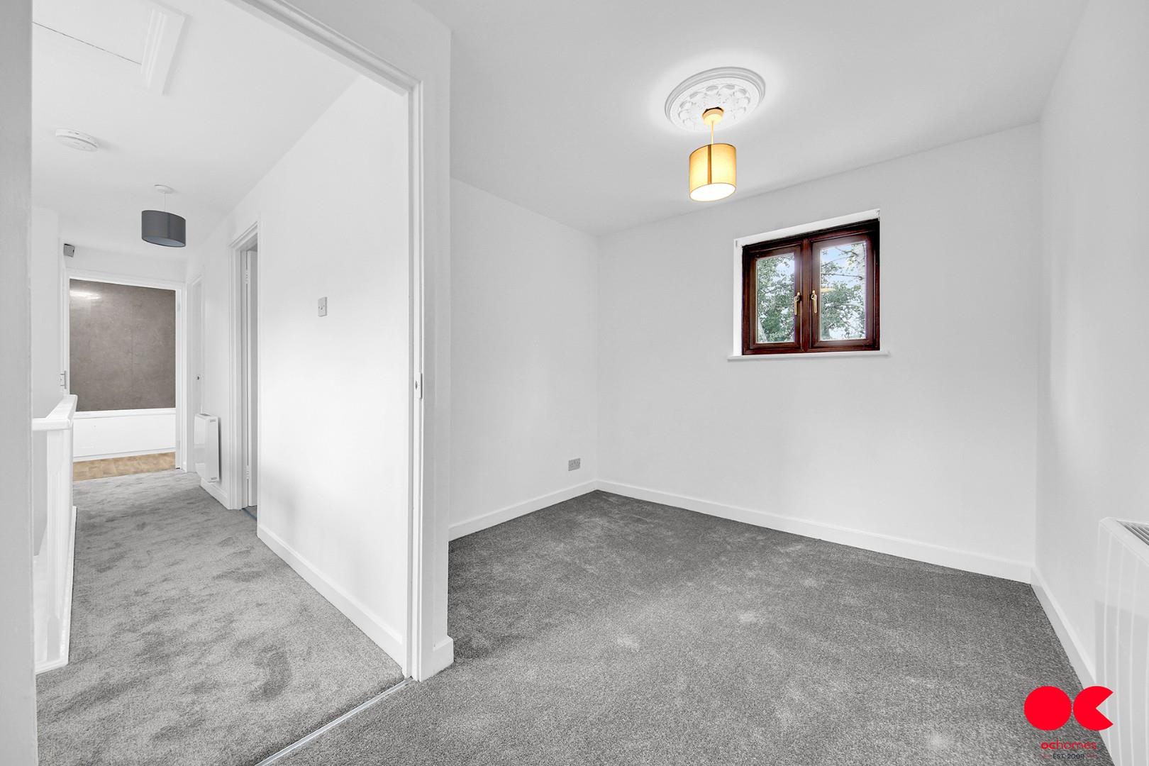3 bed terraced house to rent in Athol Square, Poplar  - Property Image 8