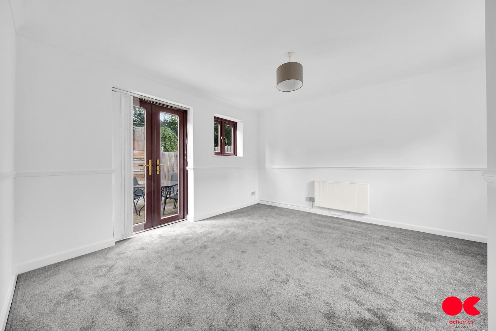 3 bed terraced house to rent in Athol Square, Poplar  - Property Image 6