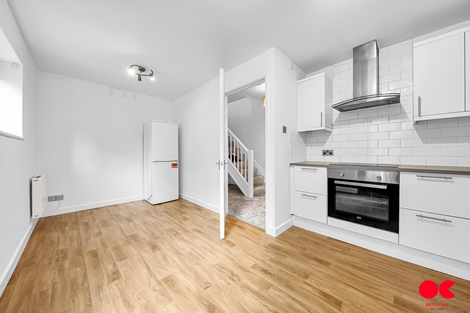 3 bed terraced house to rent in Athol Square, Poplar  - Property Image 9