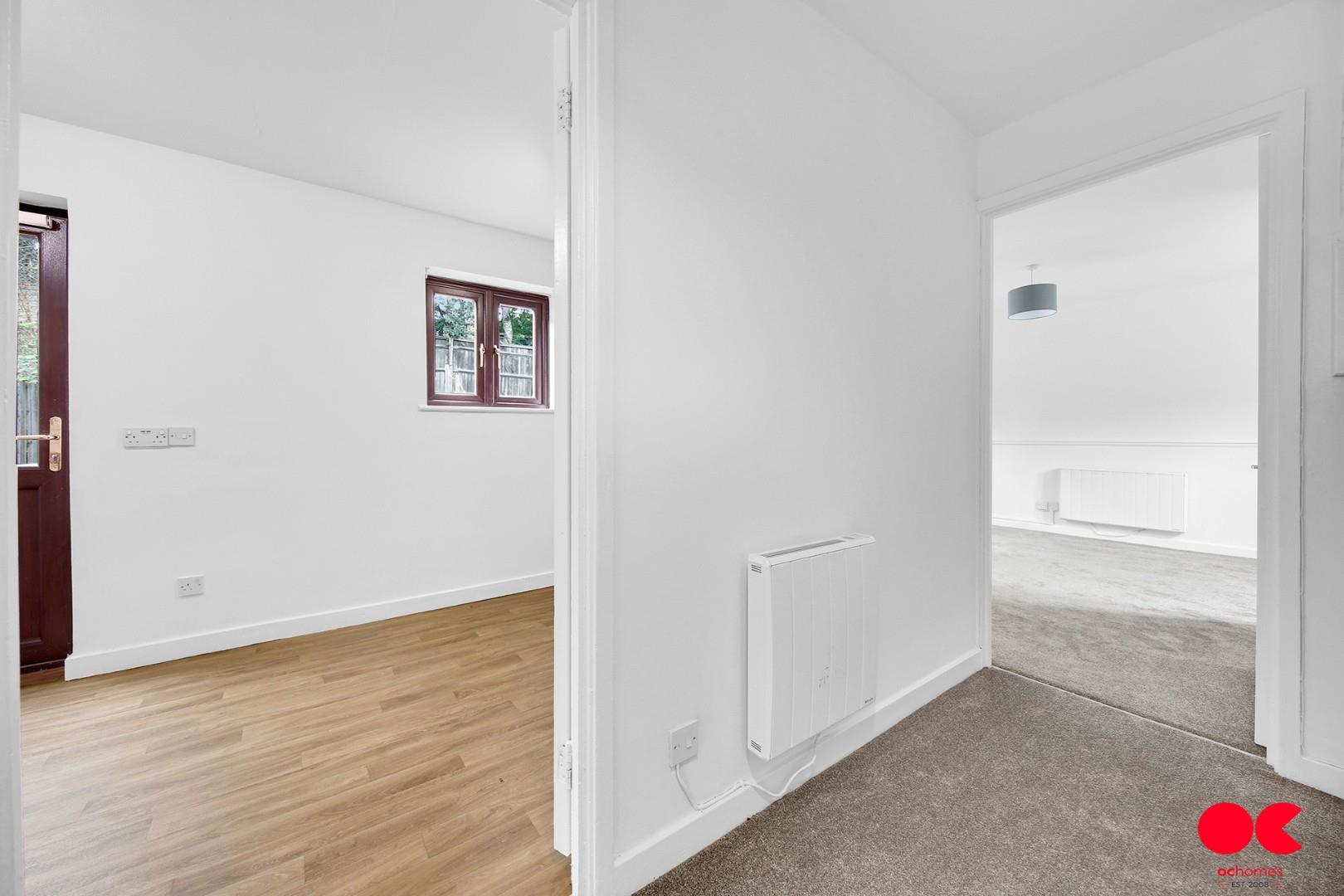 3 bed terraced house to rent in Athol Square, Poplar  - Property Image 7