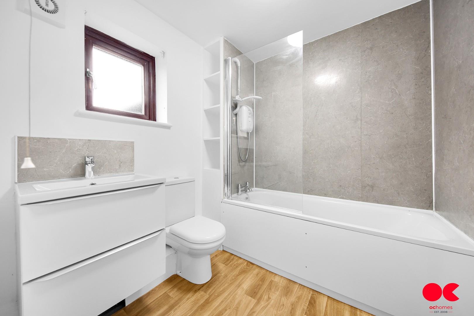 3 bed terraced house to rent in Athol Square, Poplar  - Property Image 4