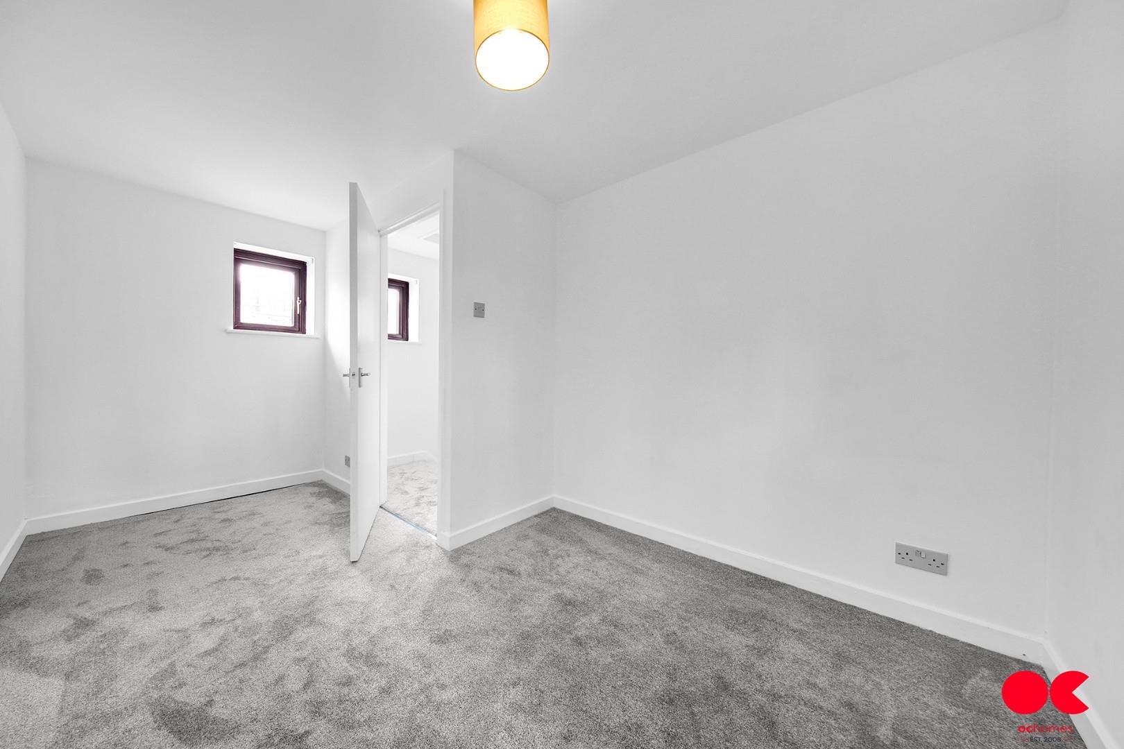 3 bed terraced house to rent in Athol Square, Poplar  - Property Image 12