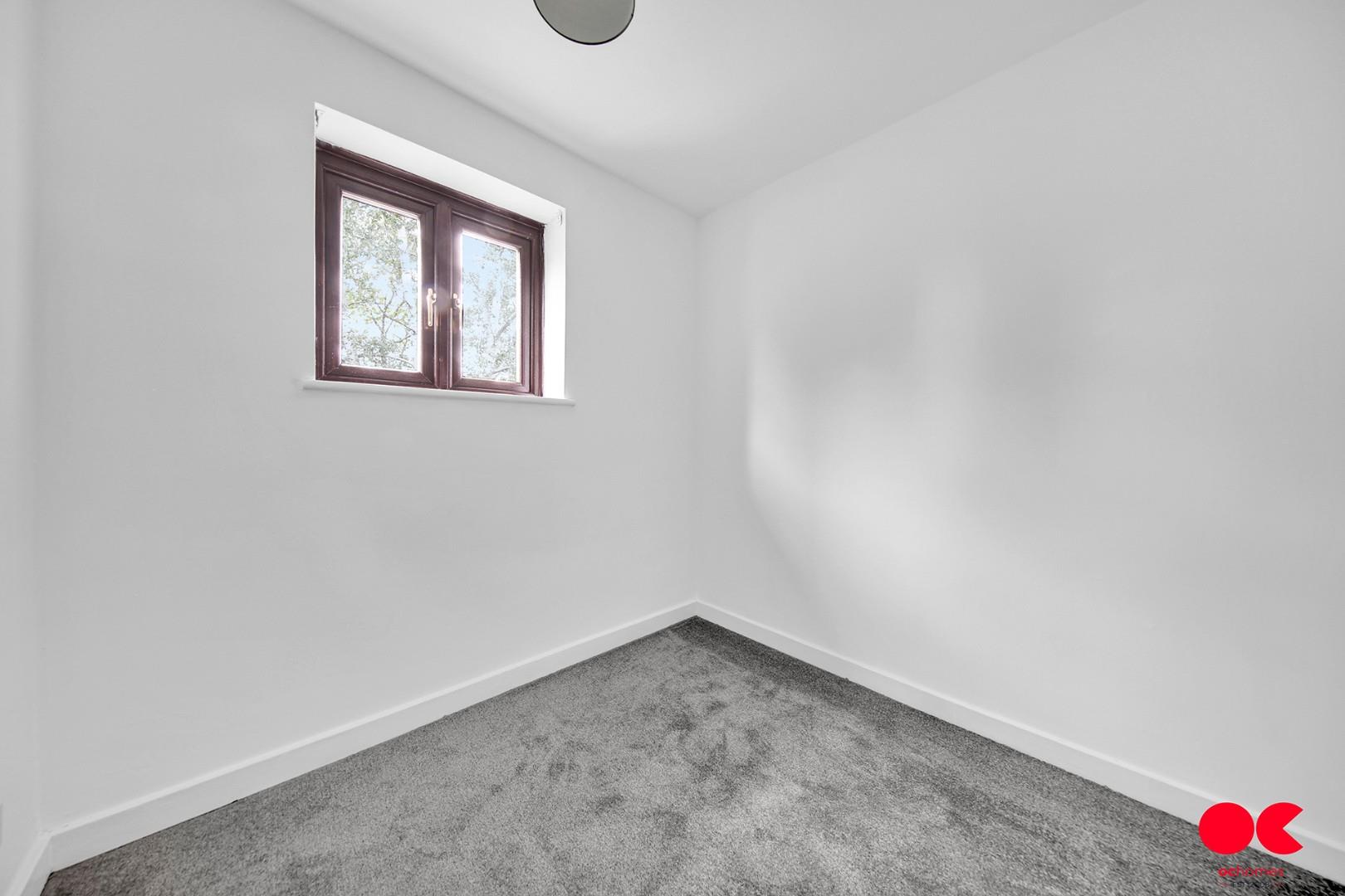 3 bed terraced house to rent in Athol Square, Poplar  - Property Image 14