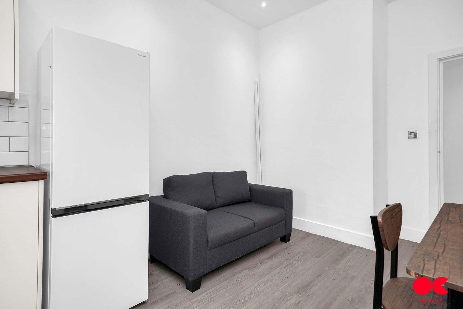 2 bed flat to rent in Cranbrook Road, Ilford  - Property Image 6