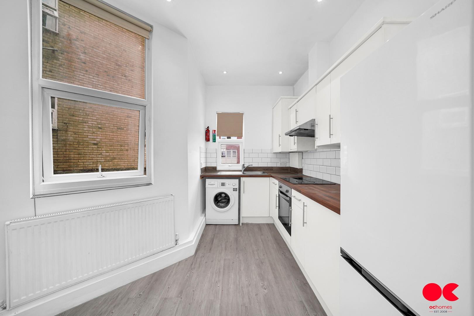 2 bed flat to rent in Cranbrook Road, Ilford - Property Image 1