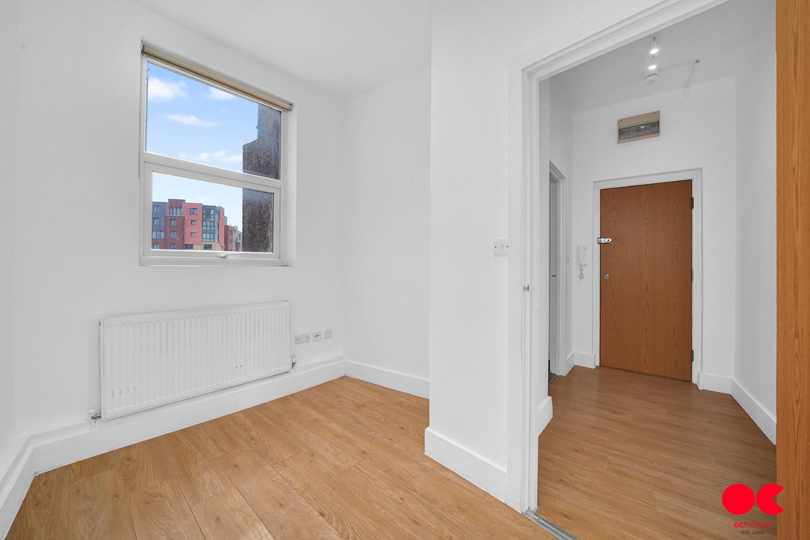 2 bed flat to rent in Cranbrook Road, Ilford  - Property Image 9