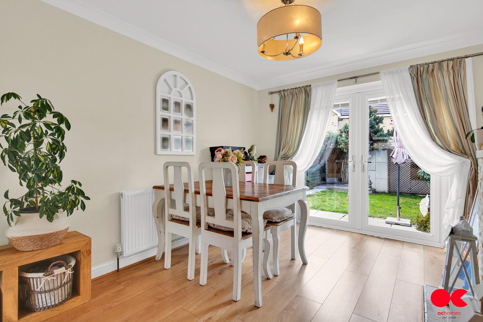 4 bed terraced house for sale in South Hall Drive, Rainham  - Property Image 3