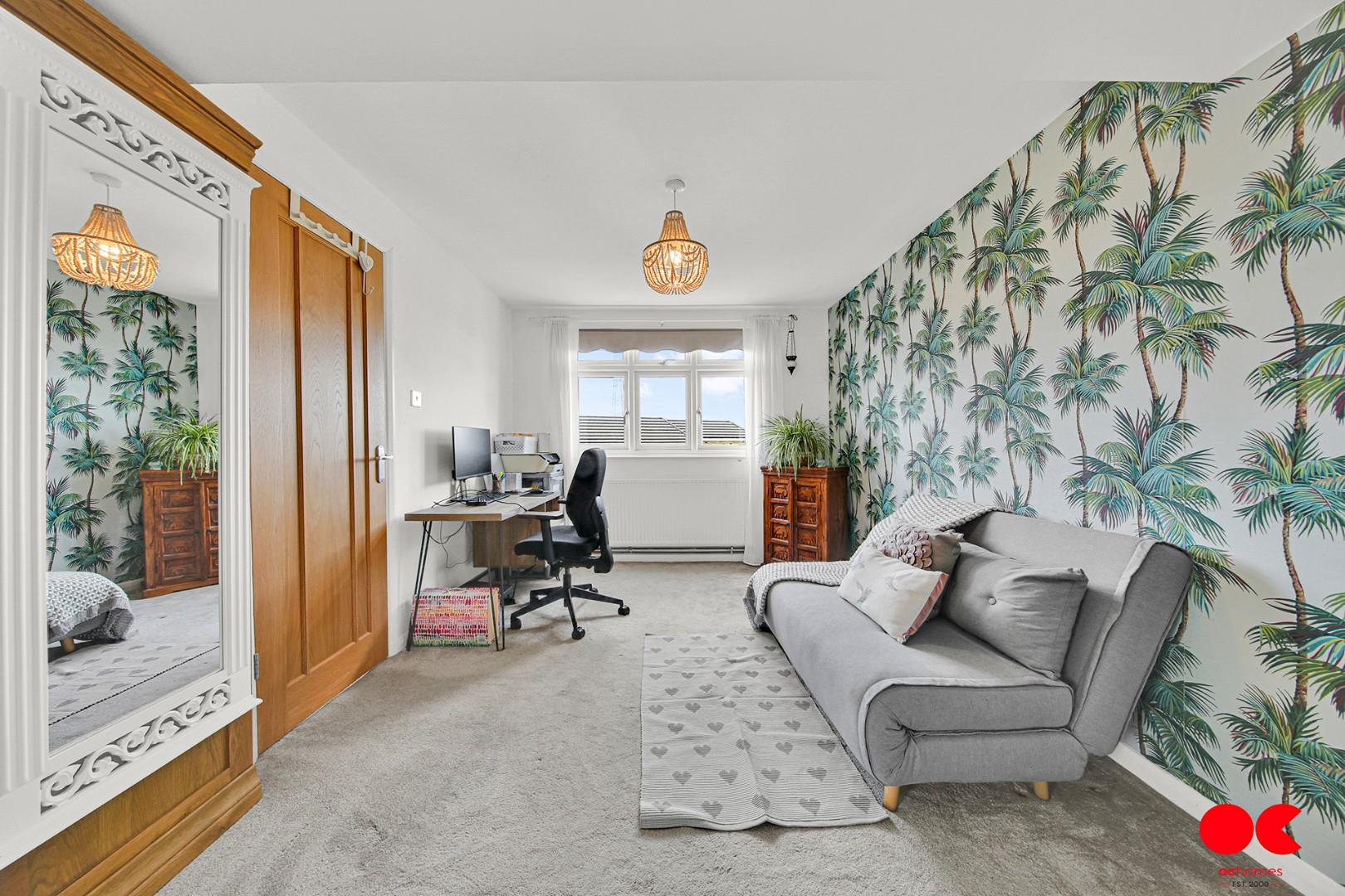 4 bed terraced house for sale in South Hall Drive, Rainham  - Property Image 6