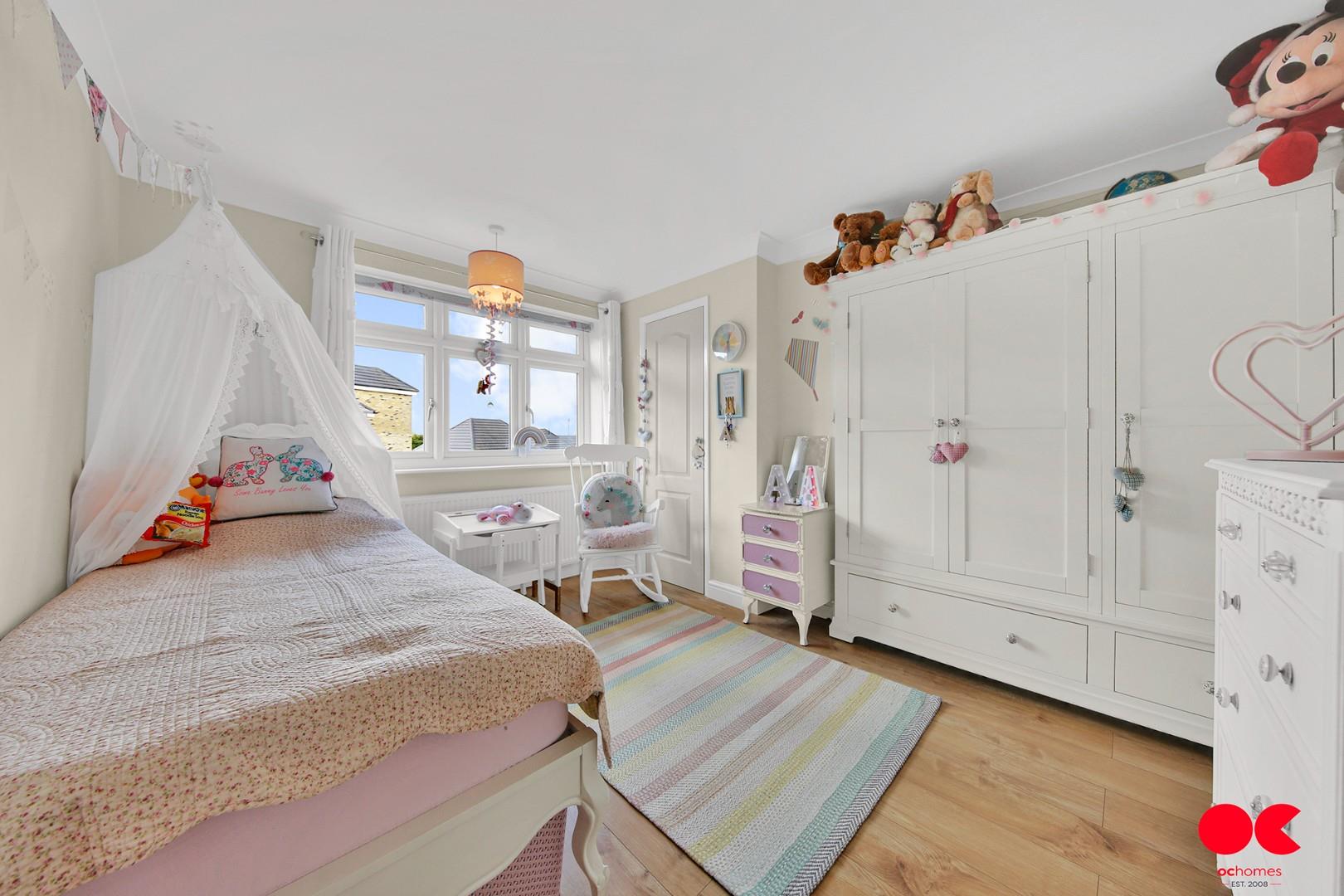 4 bed terraced house for sale in South Hall Drive, Rainham  - Property Image 7