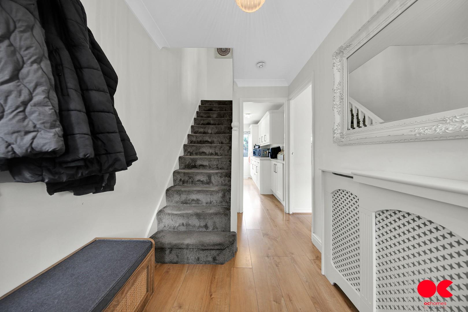 4 bed terraced house for sale in South Hall Drive, Rainham  - Property Image 10