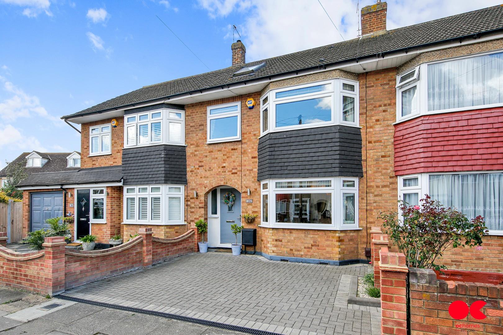 4 bed terraced house for sale in South Hall Drive, Rainham  - Property Image 2