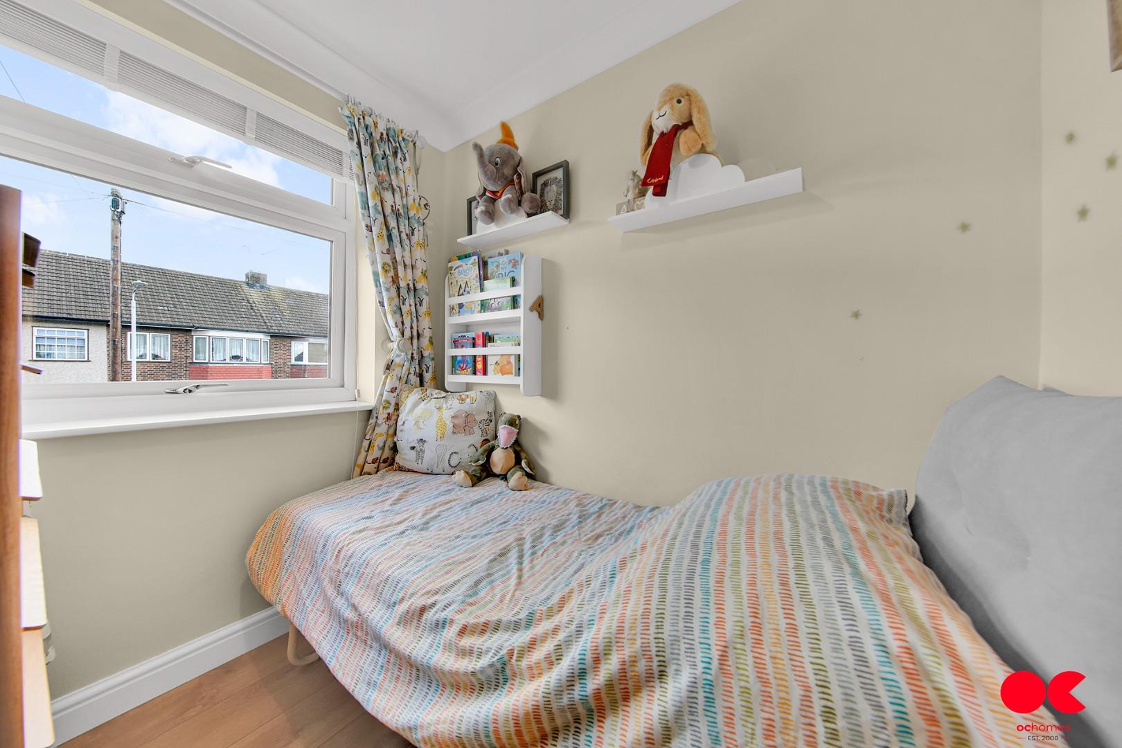 4 bed terraced house for sale in South Hall Drive, Rainham  - Property Image 9
