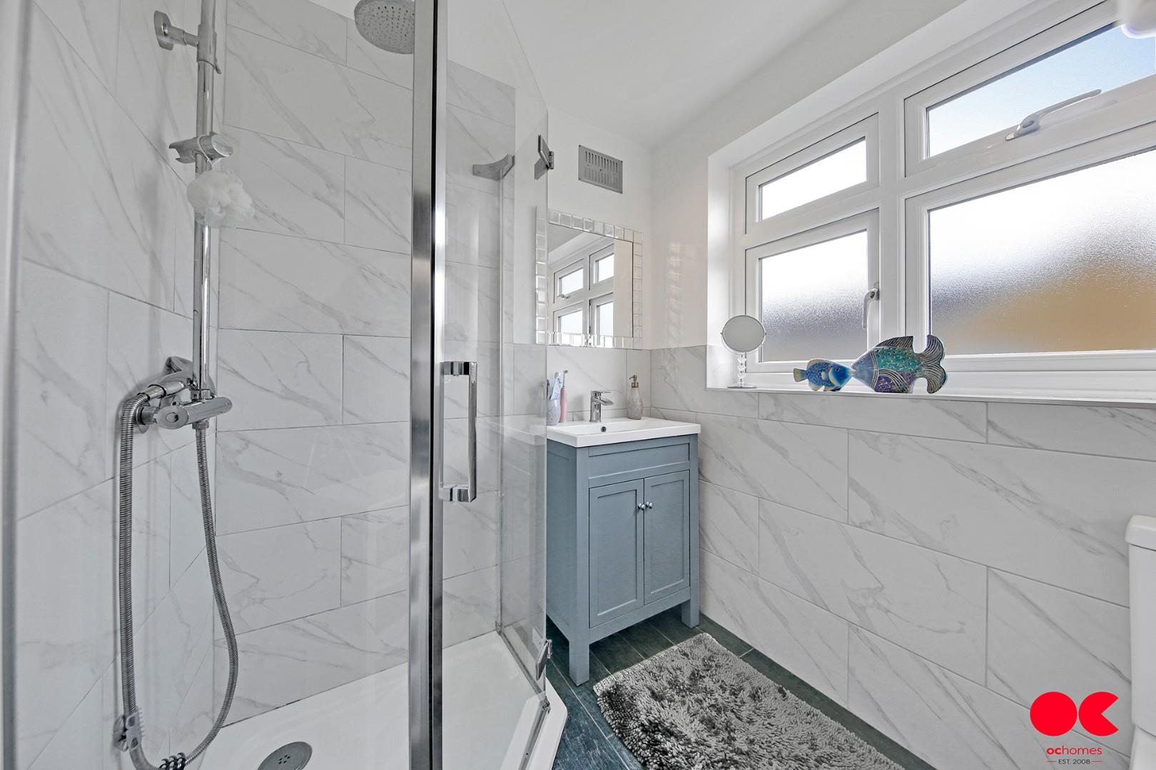 3 bed end of terrace house for sale in South Hall Drive, Rainham  - Property Image 6