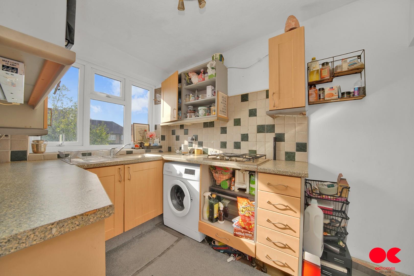 2 bed maisonette for sale in Station Road, Gidea Park  - Property Image 7