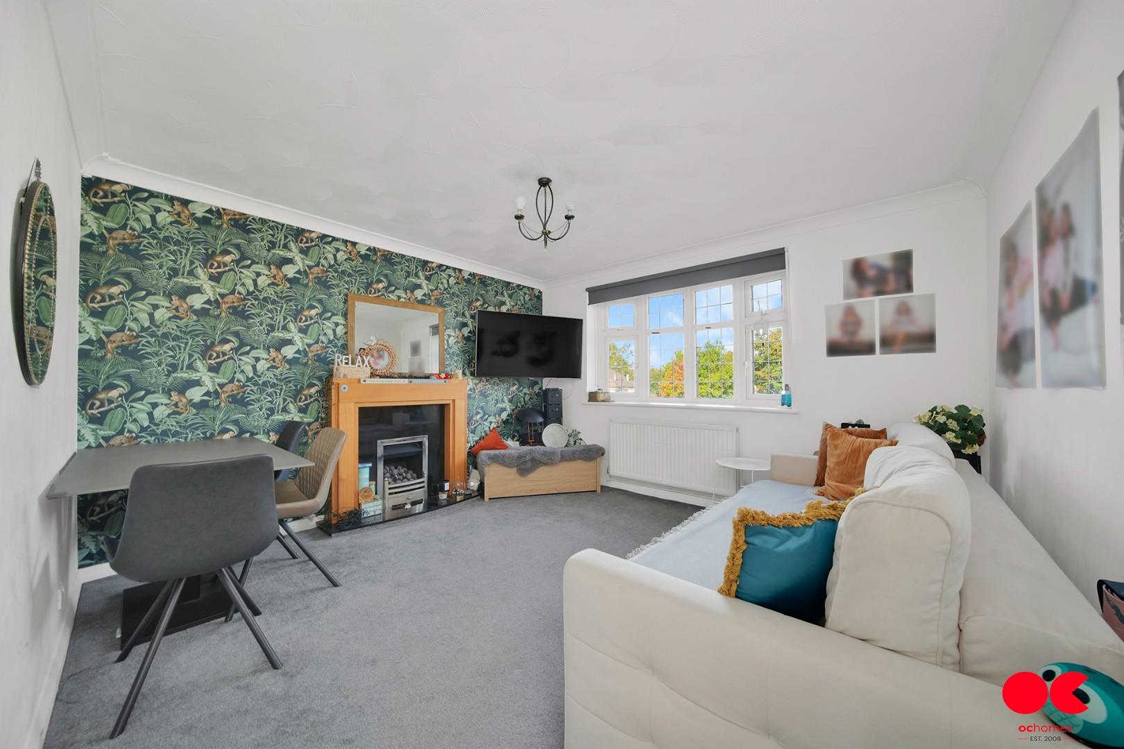 2 bed maisonette for sale in Station Road, Gidea Park  - Property Image 2
