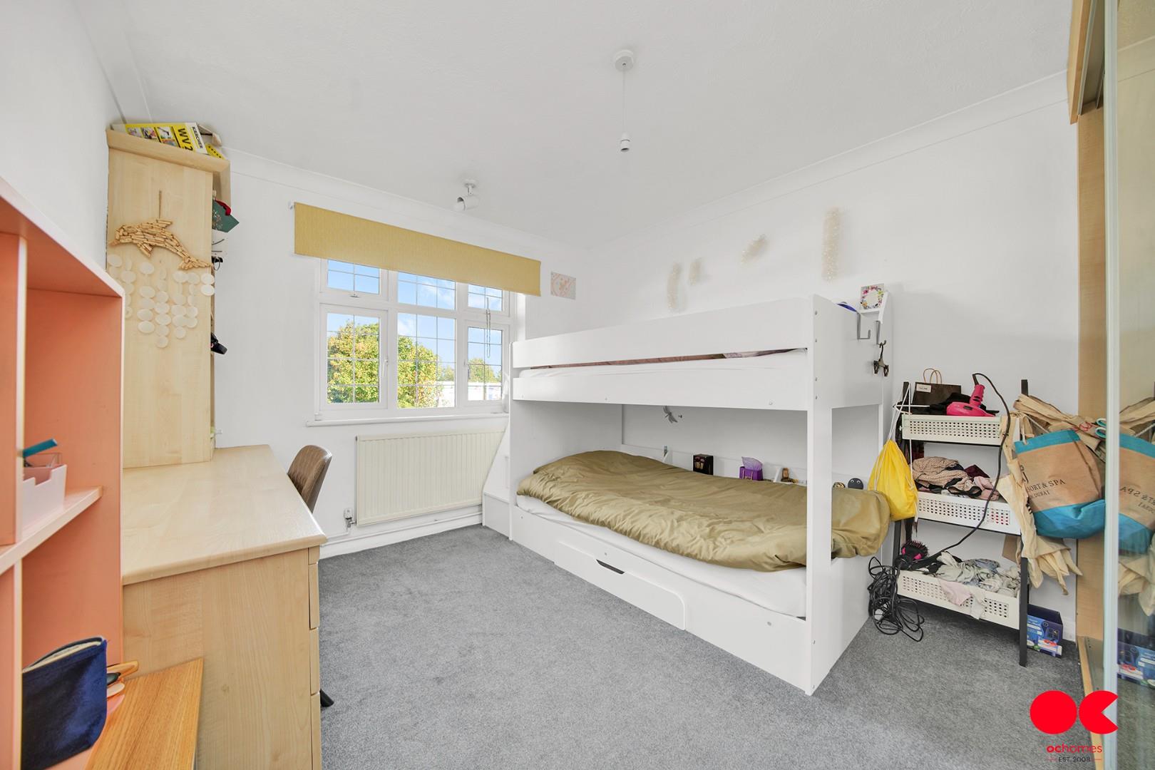 2 bed maisonette for sale in Station Road, Gidea Park  - Property Image 4