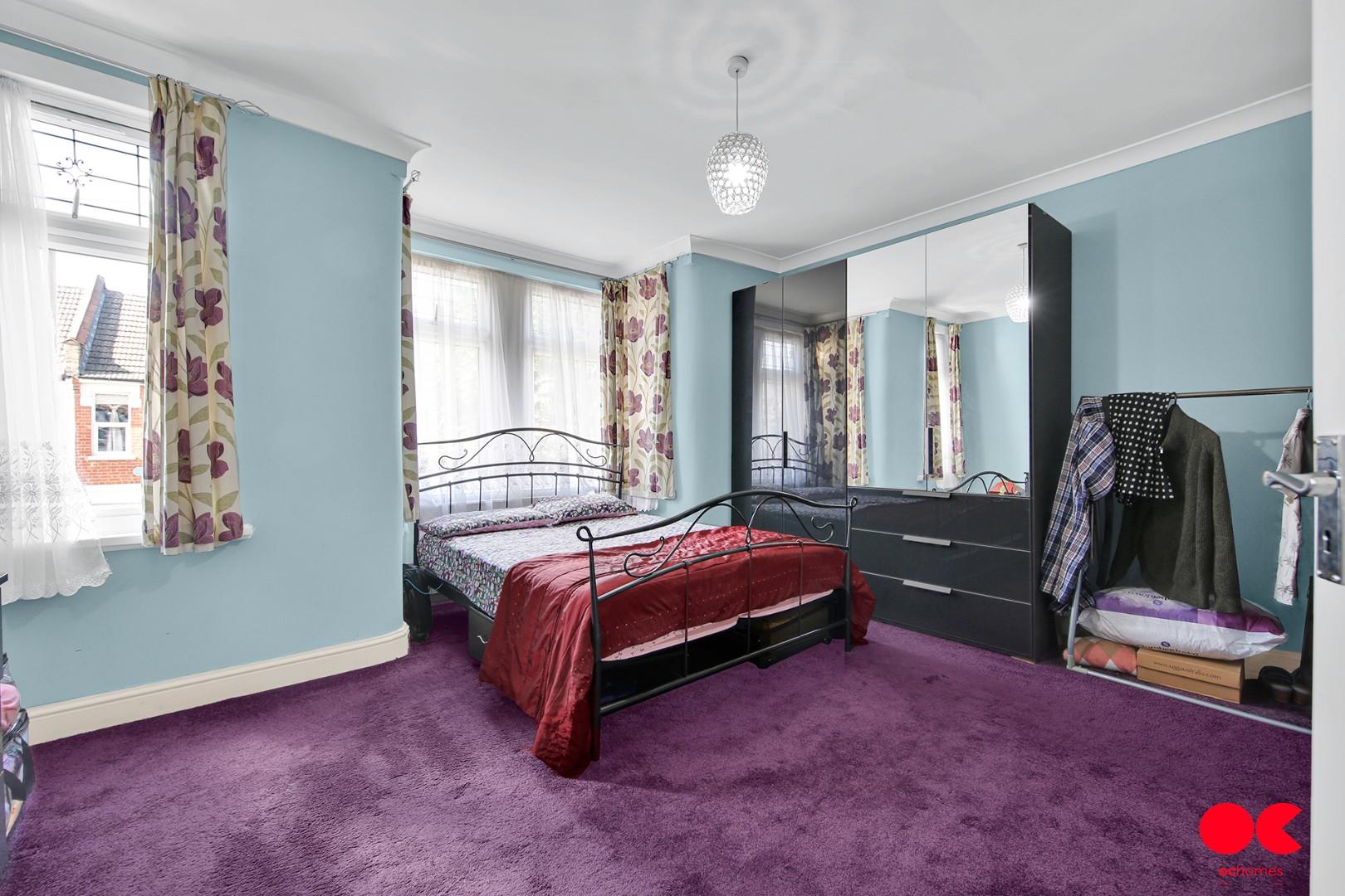 3 bed terraced house for sale in Streatfeild Avenue, East Ham  - Property Image 5