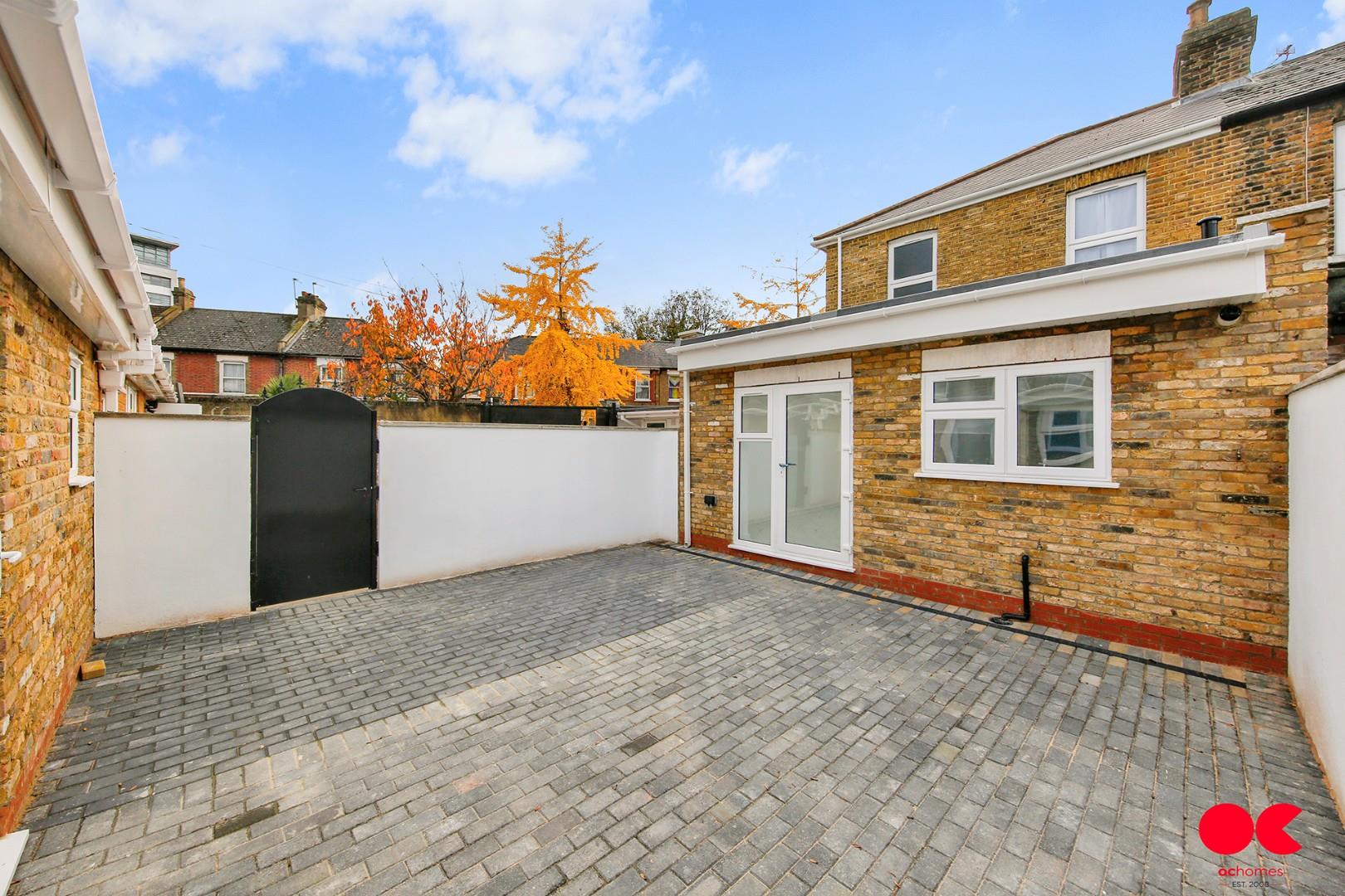 4 bed end of terrace house to rent in Wentworth Road, London  - Property Image 5
