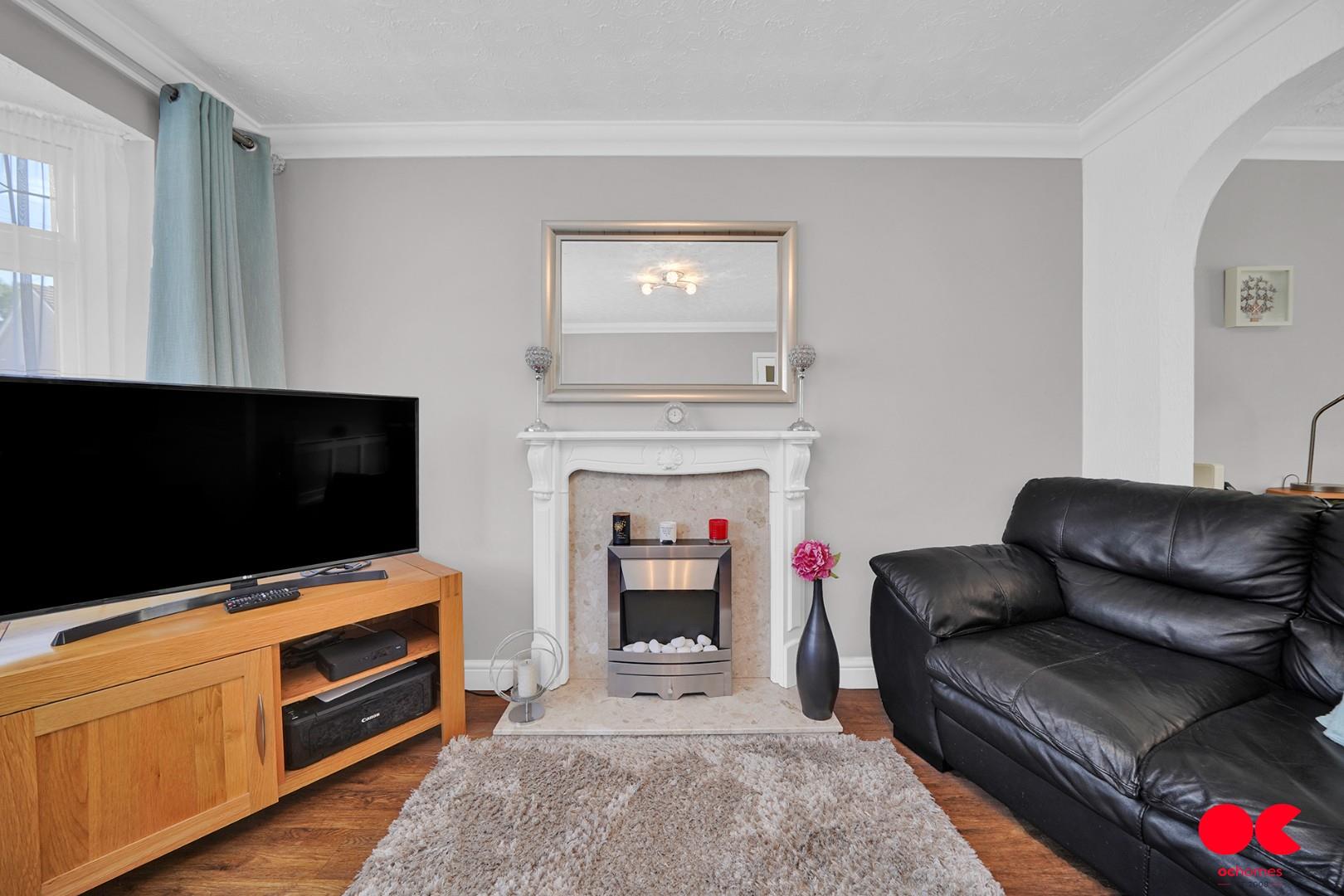 3 bed terraced house for sale in South Hall Drive, Rainham  - Property Image 14