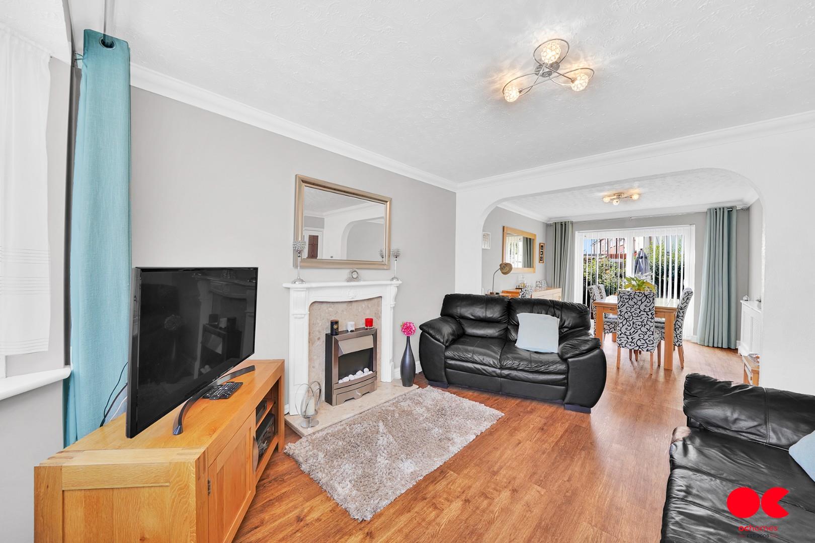 3 bed terraced house for sale in South Hall Drive, Rainham  - Property Image 13
