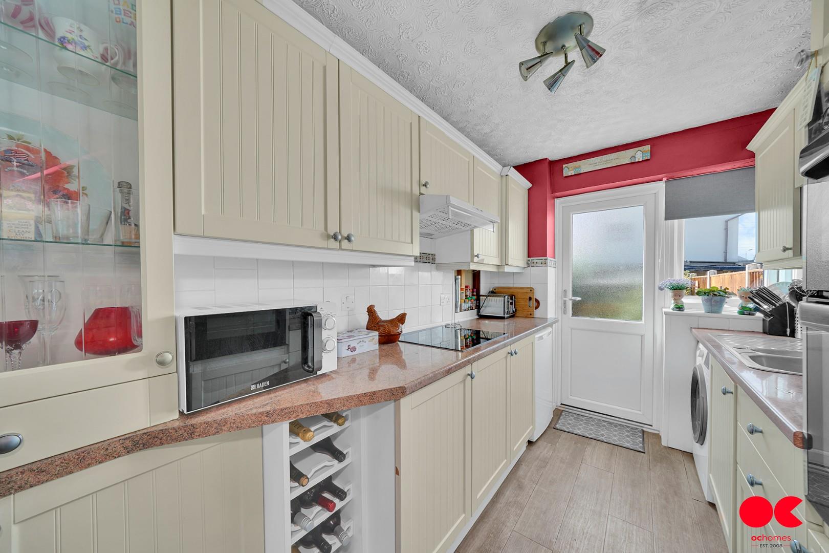 3 bed terraced house for sale in South Hall Drive, Rainham  - Property Image 3