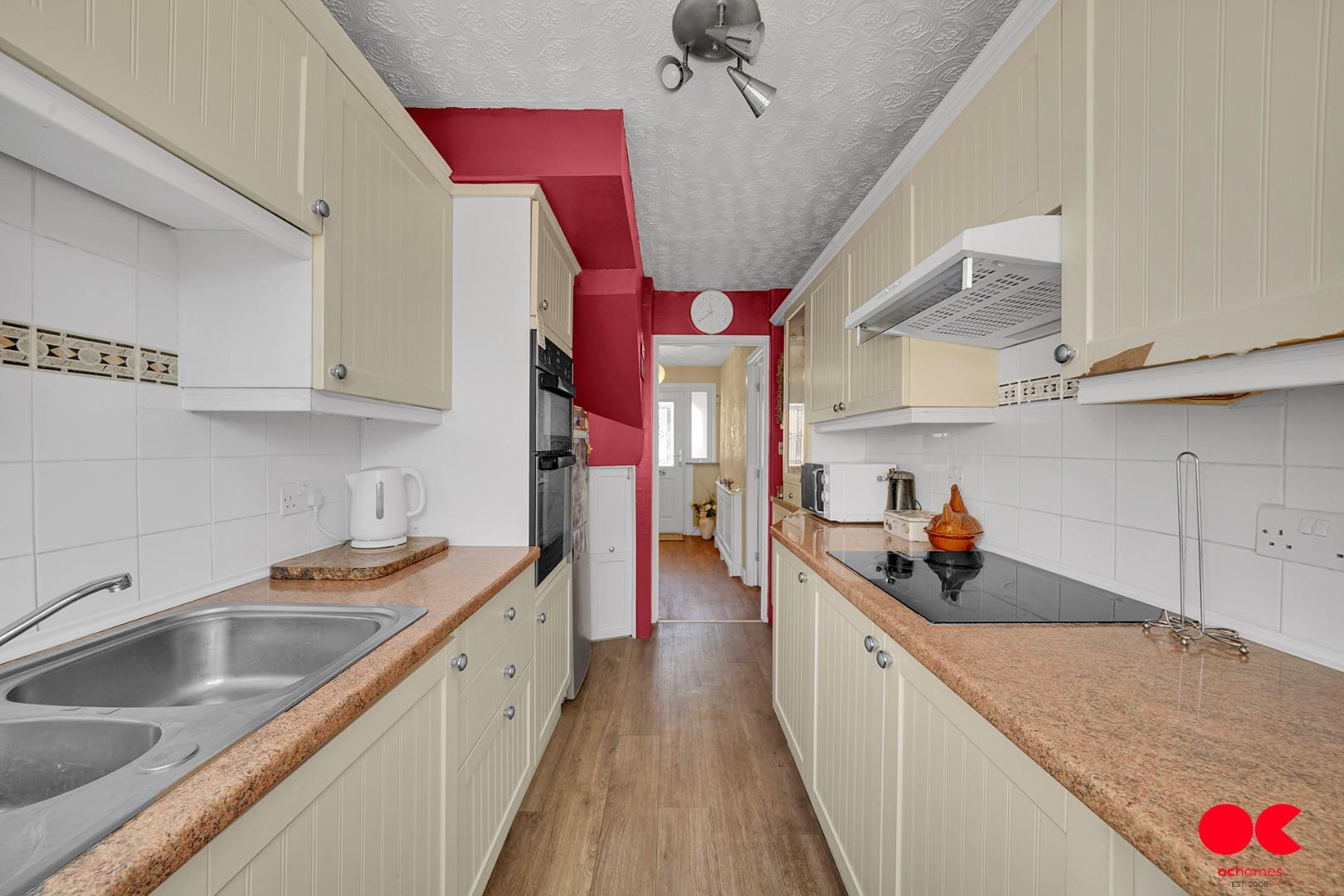 3 bed terraced house for sale in South Hall Drive, Rainham  - Property Image 18