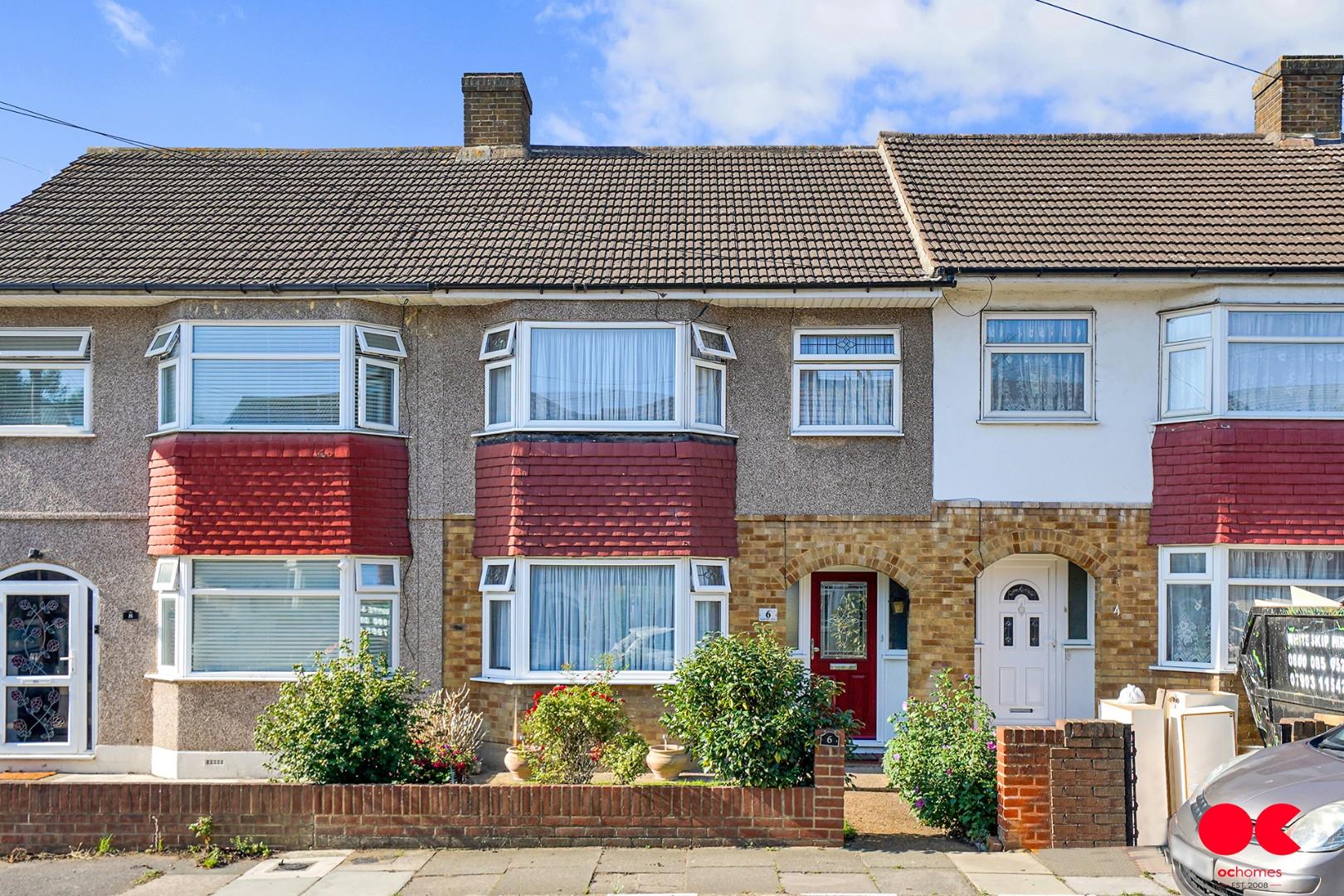 3 bed terraced house for sale in South Hall Drive, Rainham  - Property Image 2