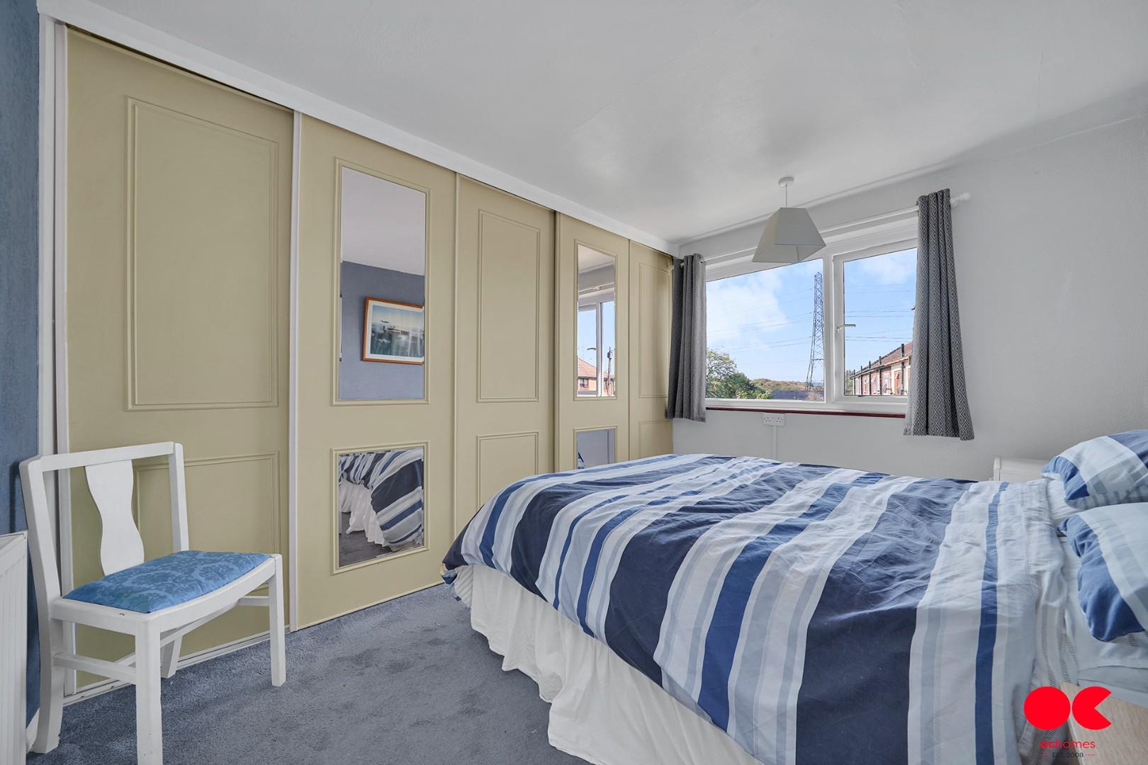 3 bed terraced house for sale in South Hall Drive, Rainham  - Property Image 6