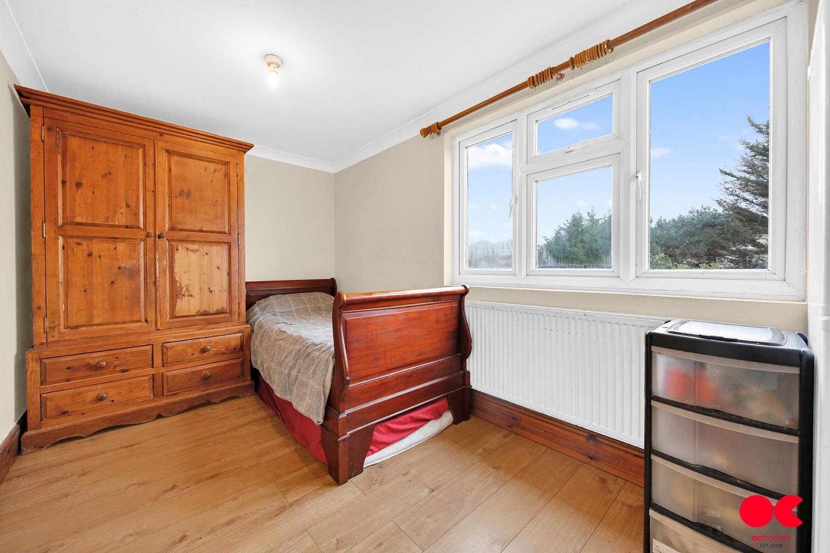 5 bed semi-detached bungalow for sale in Belmont Road, Hornchurch  - Property Image 7