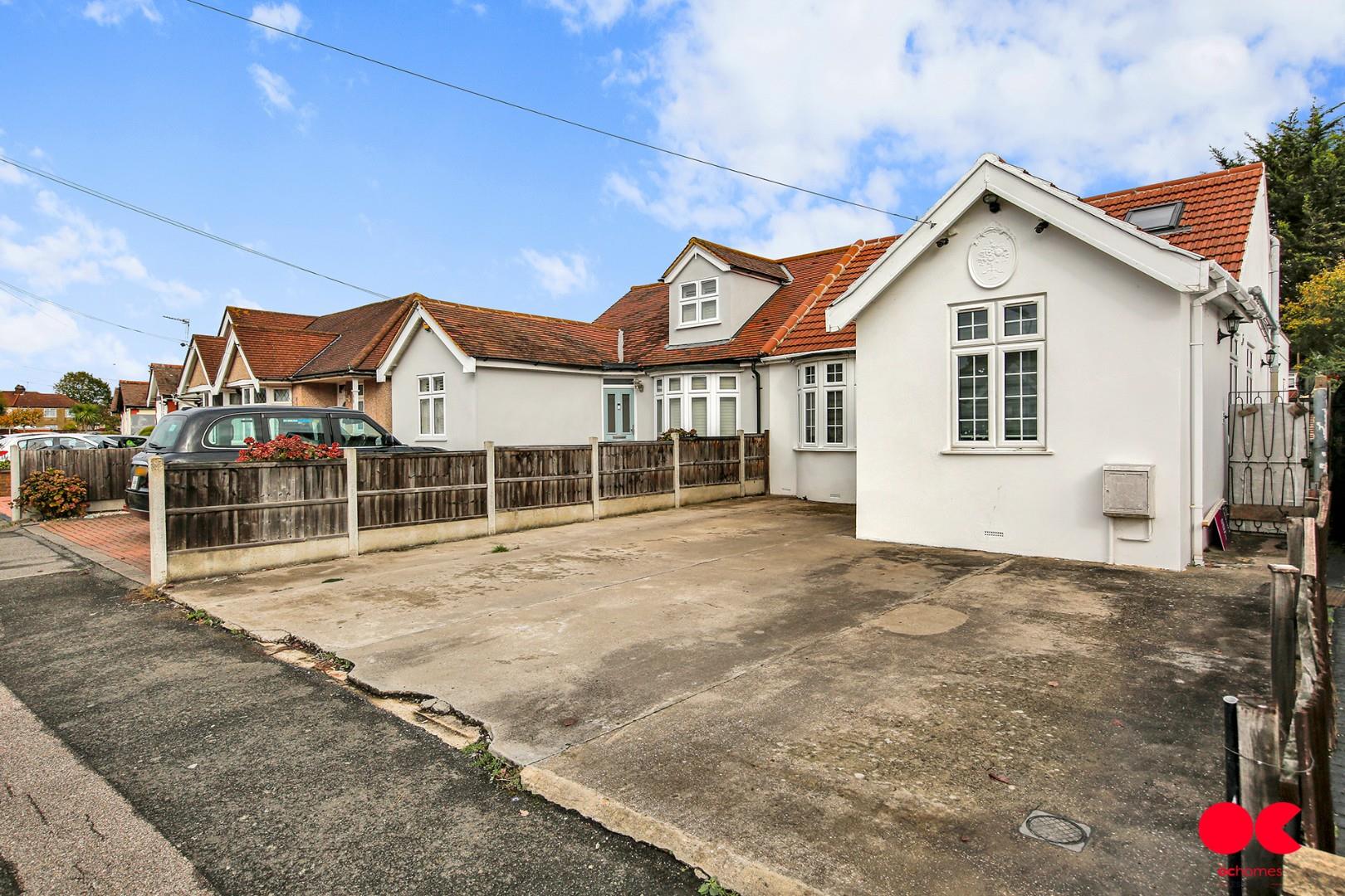 5 bed semi-detached bungalow for sale in Belmont Road, Hornchurch  - Property Image 34
